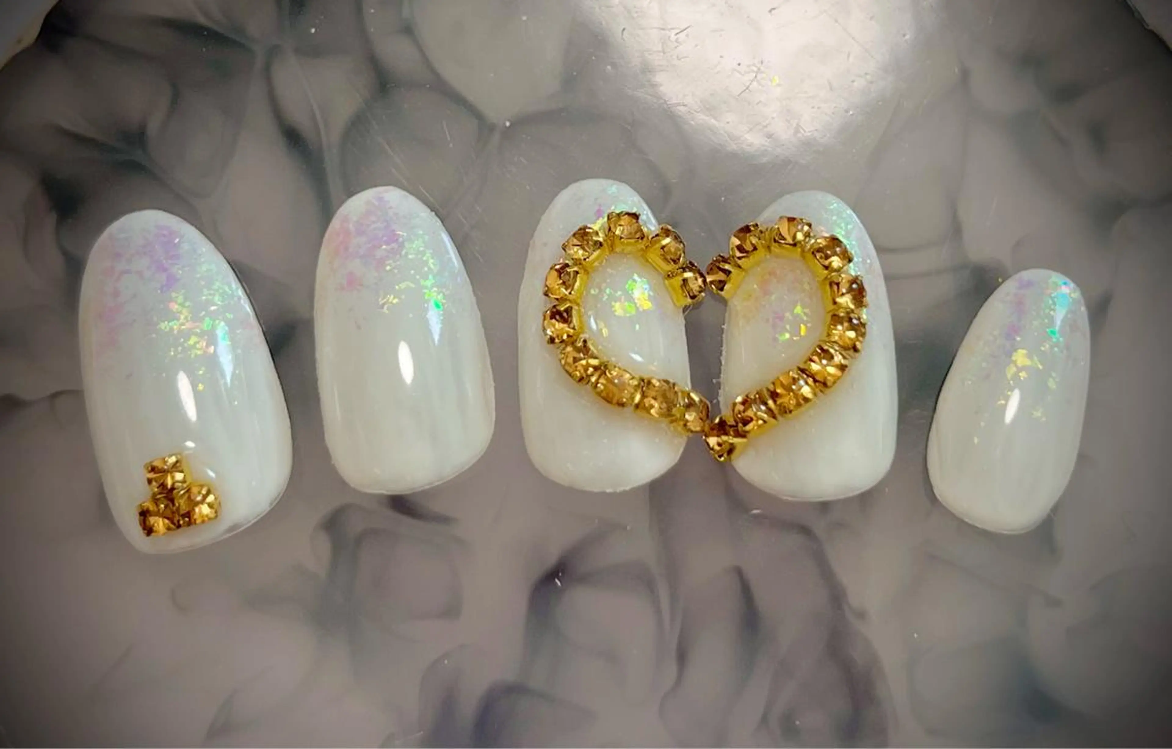 ネイル ワンホンネイル estone　岩本 有希子のネイルデザイン