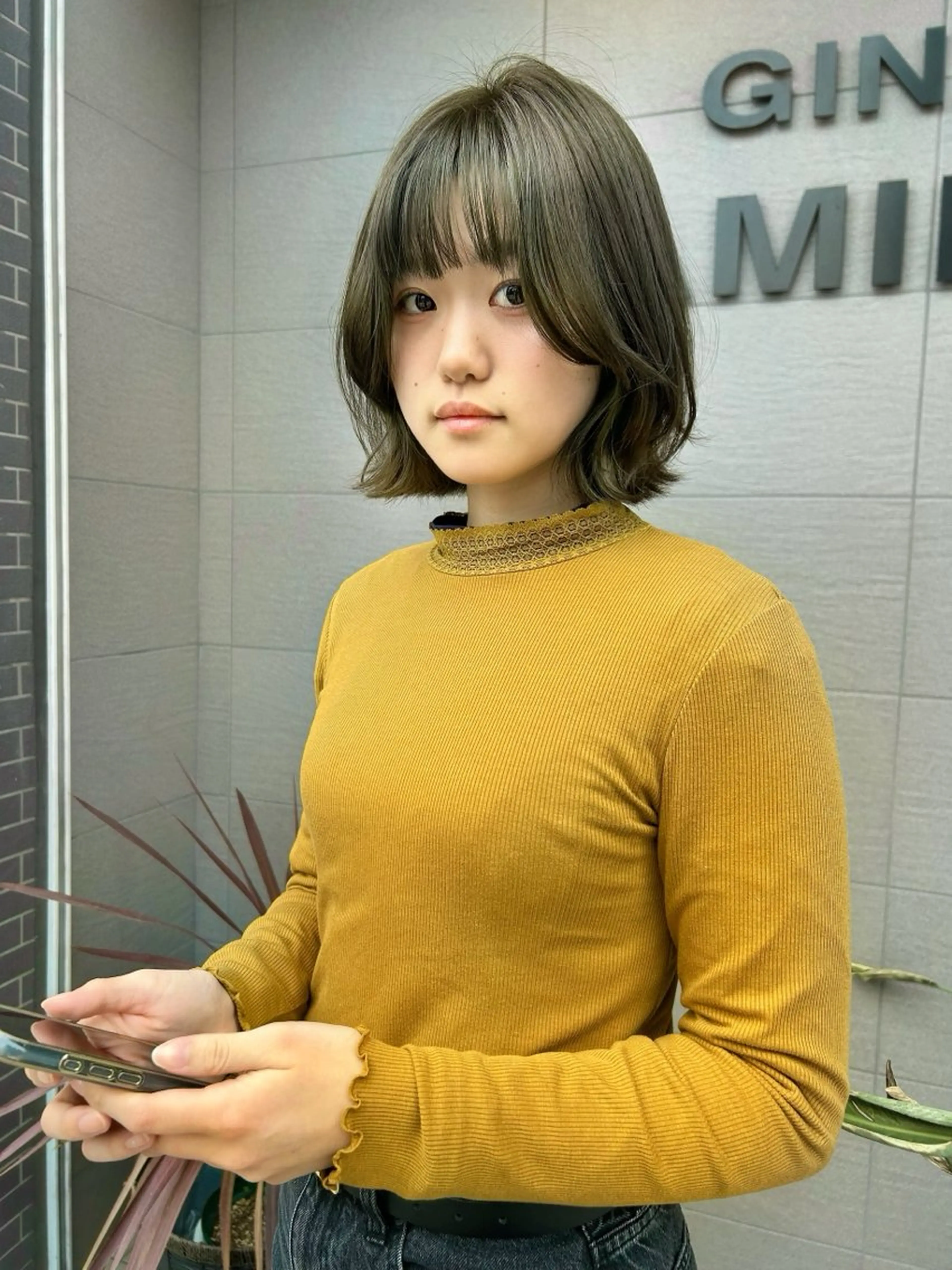 ショート カラー ブリーチ ブラウンカラー ダブルカラー ブリーチなしカラー オリーブブラウン ヘアカラー ナカジマ ナナのヘアスタイル