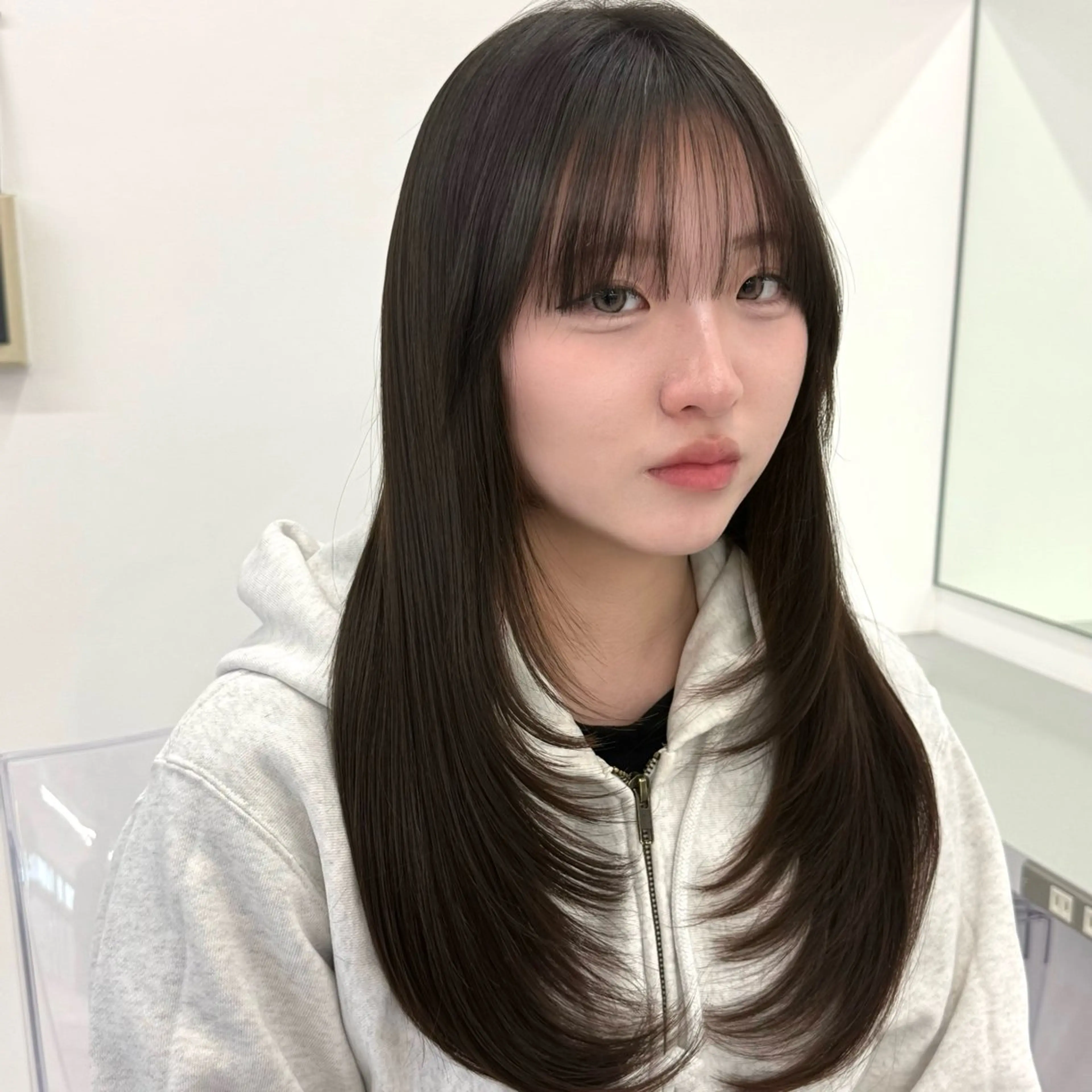 ロング レイヤーカット 小顔カット カット ヘアカラー 鍋田/ vivie/ 縮毛矯正／レイヤーのヘアスタイル