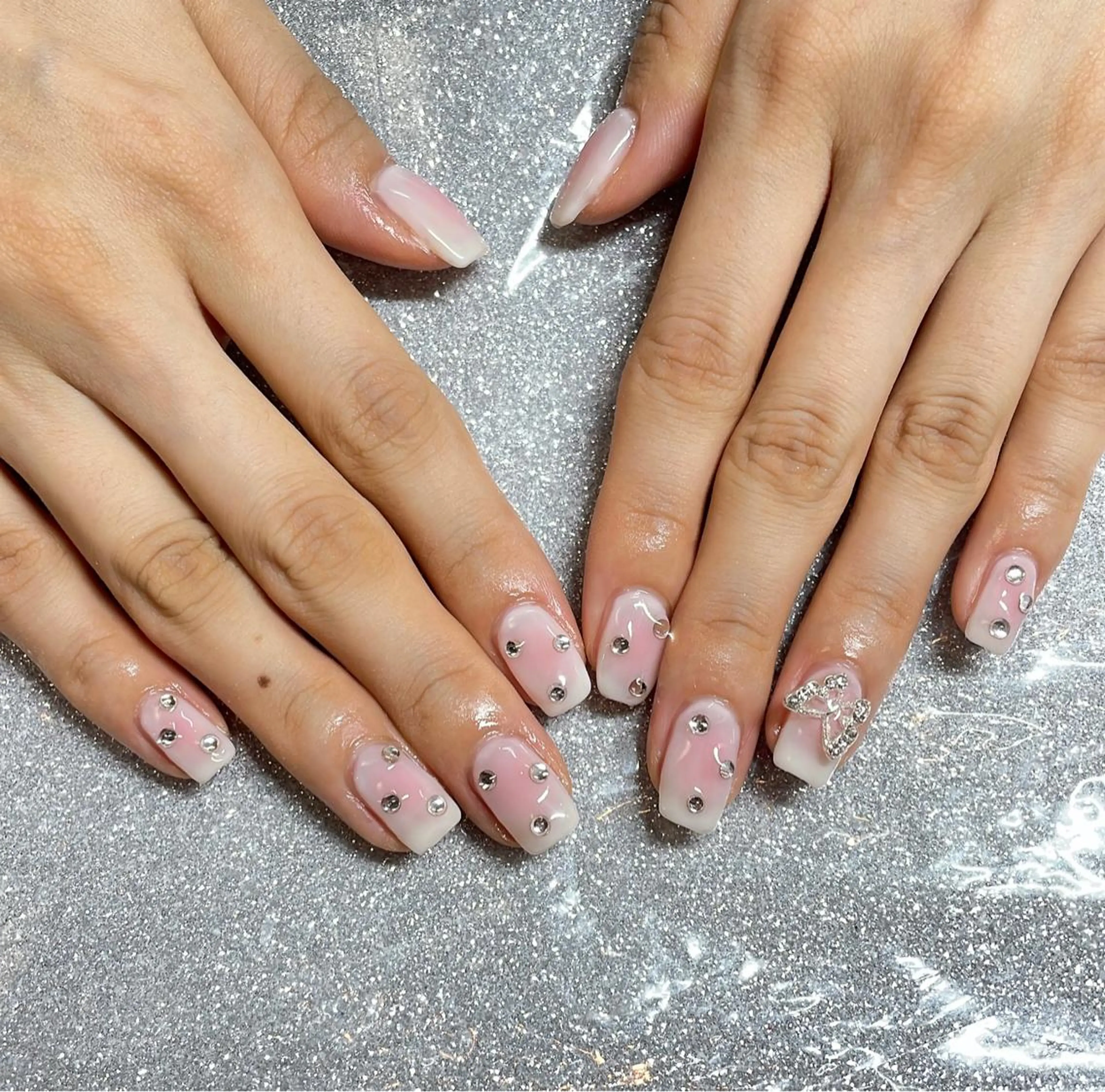 ネイル VIERU 🌈🎀💖のネイルデザイン