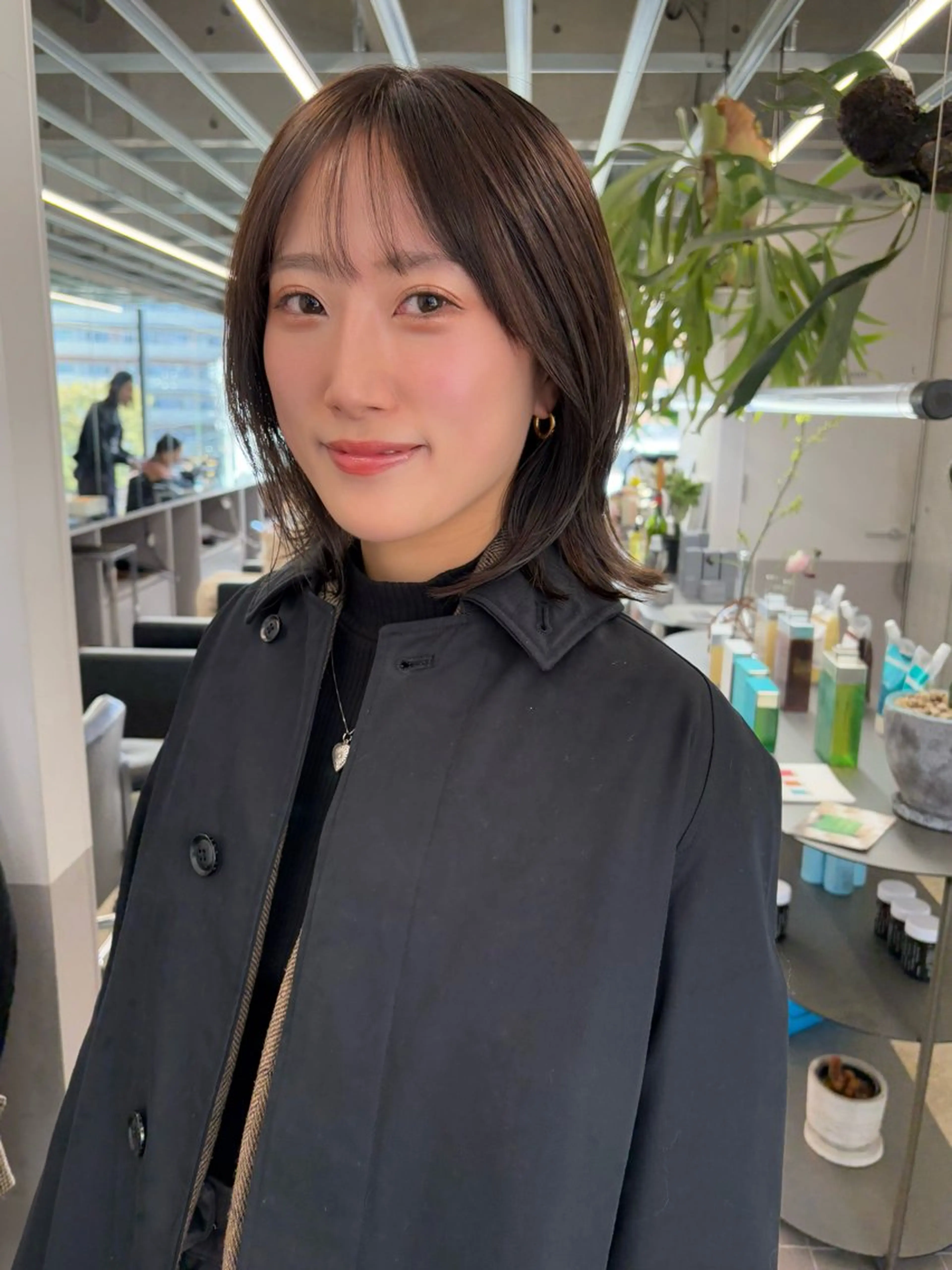 ミディアム カラー レイヤーカット ウルフカット カット ヘアカラー トリートメント 似合わせカット レイヤーボブウルフのヘアスタイル