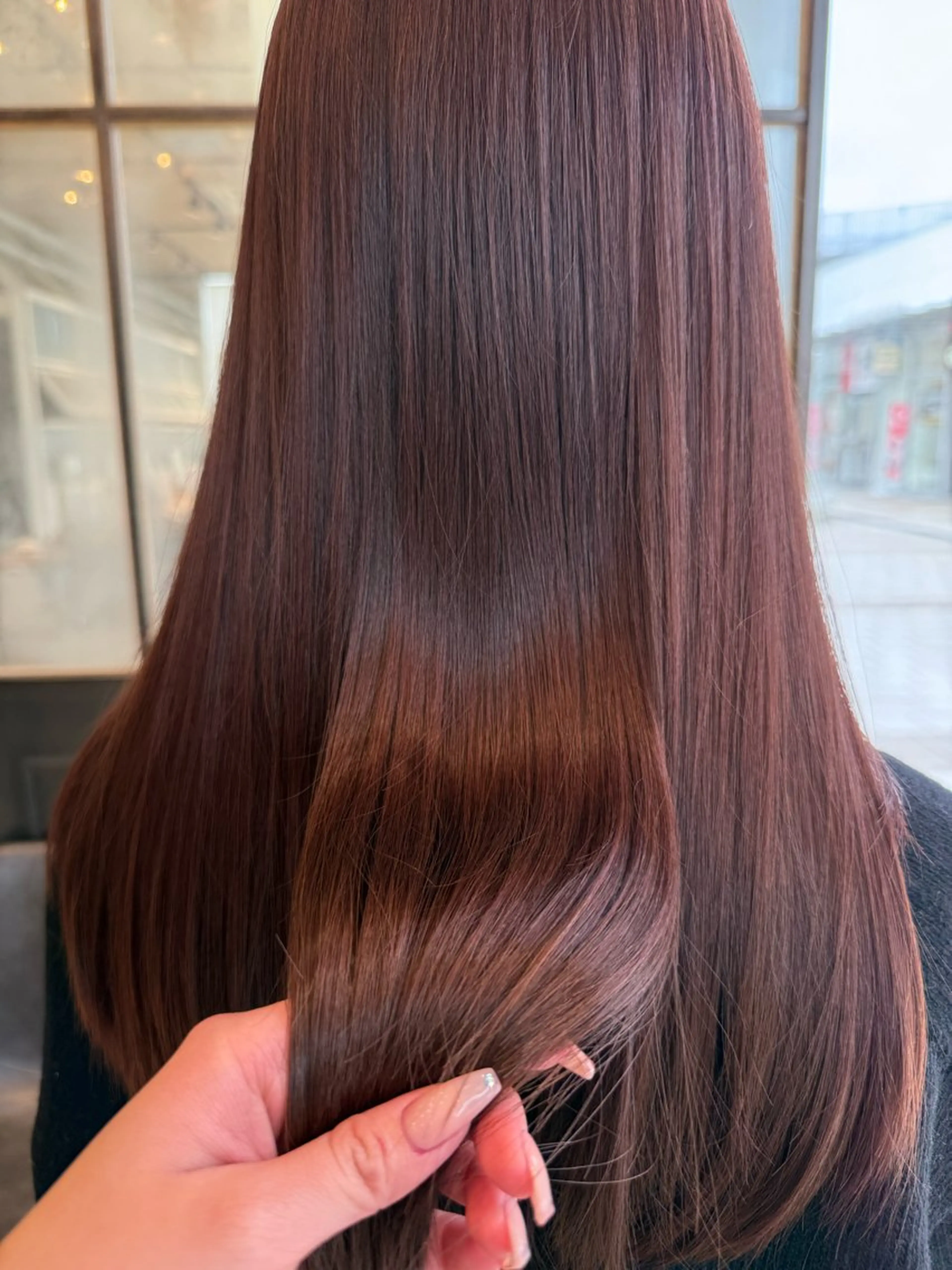 ロング ピンクブラウン カット ヘアカラー レイヤーカット /momocaのヘアスタイル