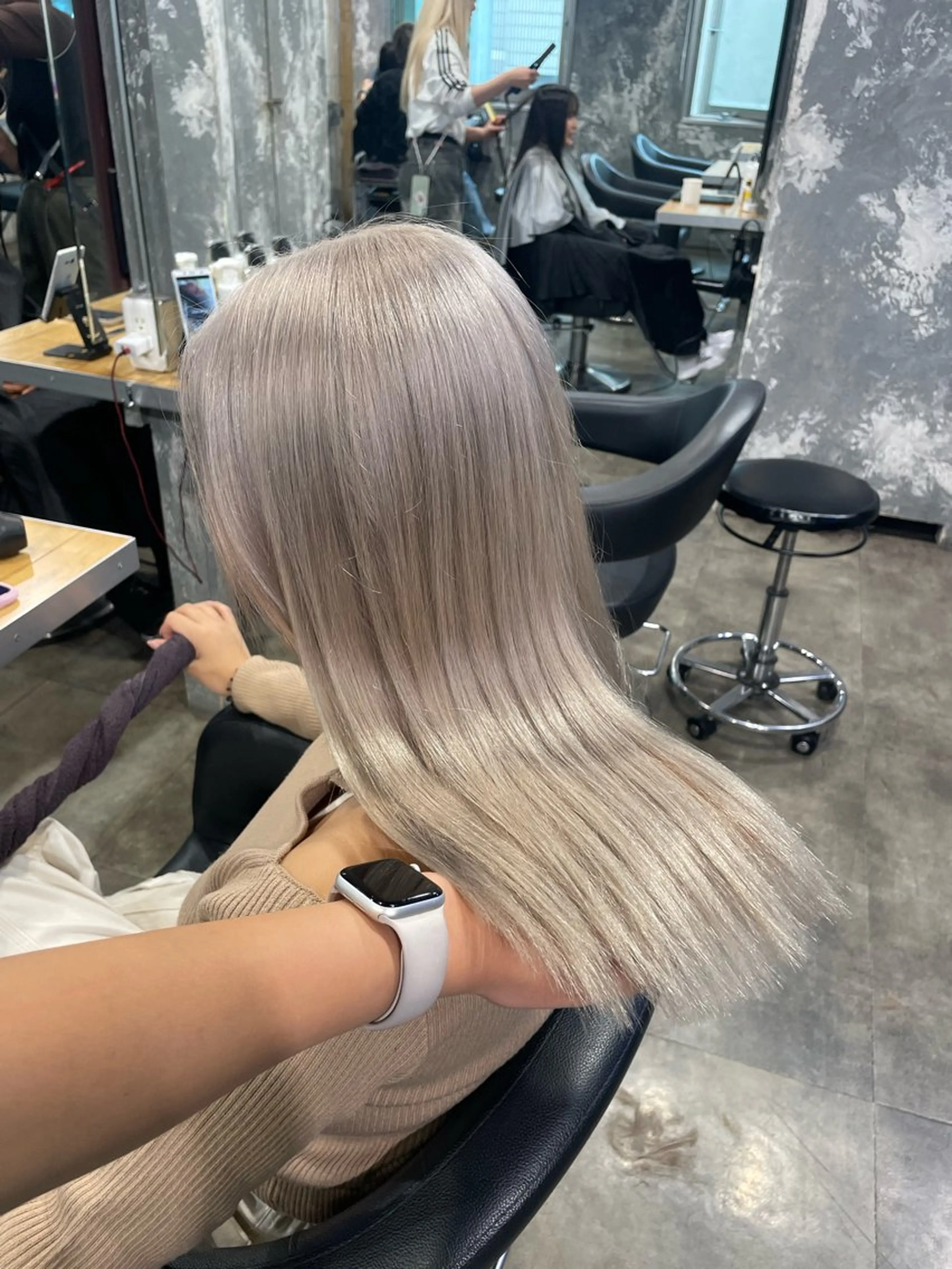 セミロング カラー ヘアカラー ハイトーン 横浜💞ミオのヘアスタイル