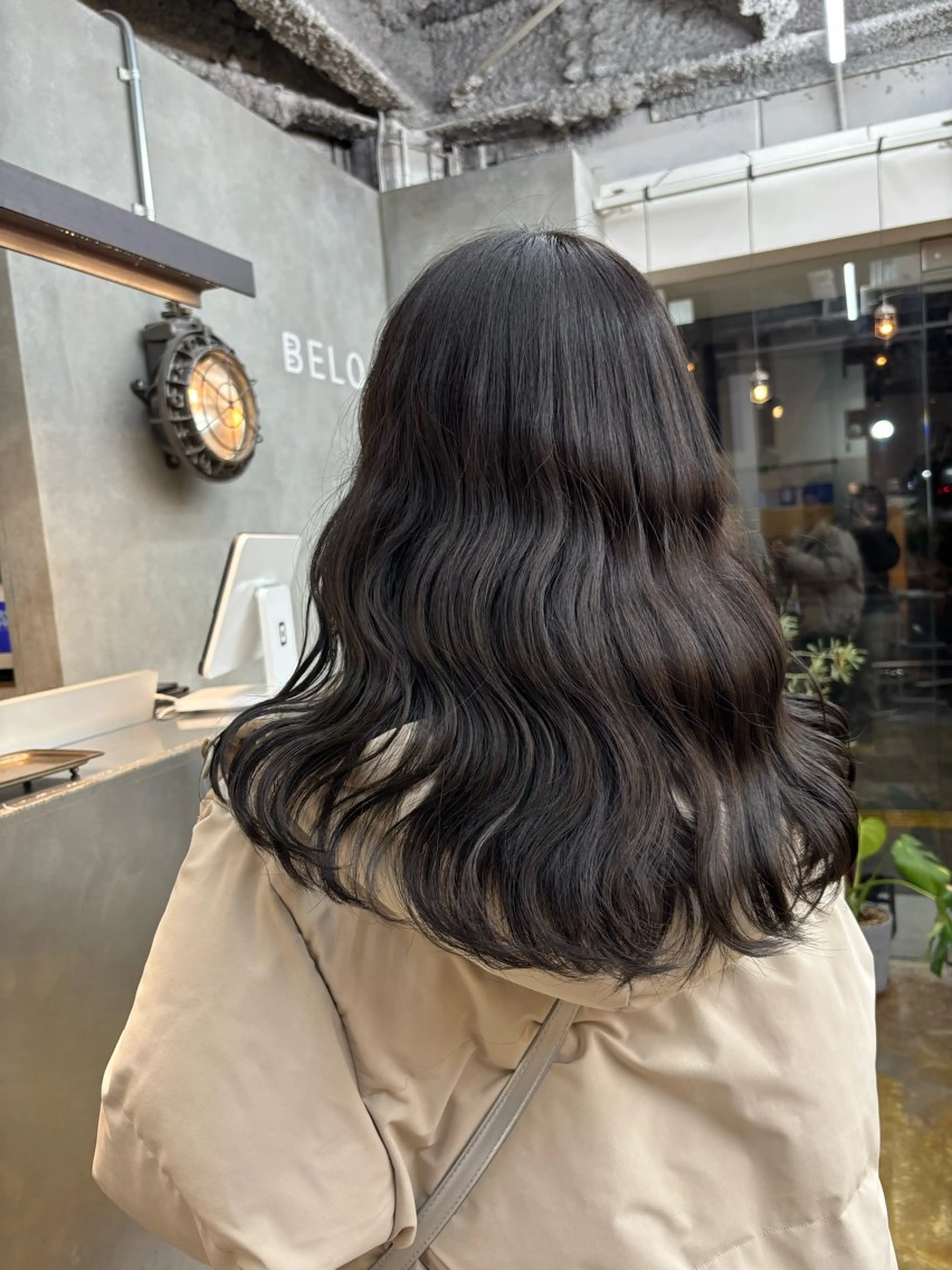 セミロング カラー グレージュ オリーブグレージュ オリーブグレー ヘアカラー BELO OSAKA マオのヘアスタイル