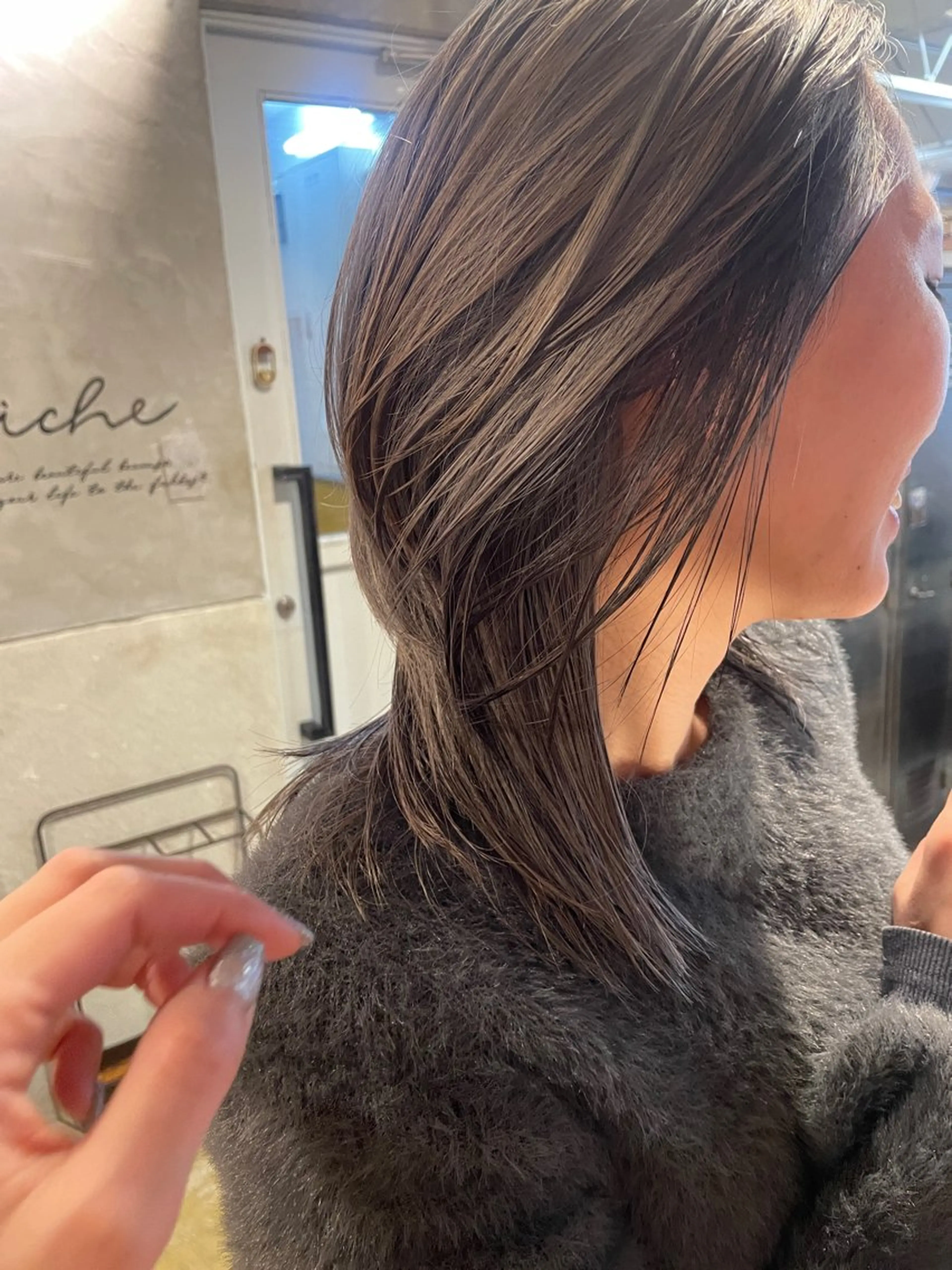 セミロング カラー ブリーチ カット ヘアカラー トリートメント さの あやねのヘアスタイル