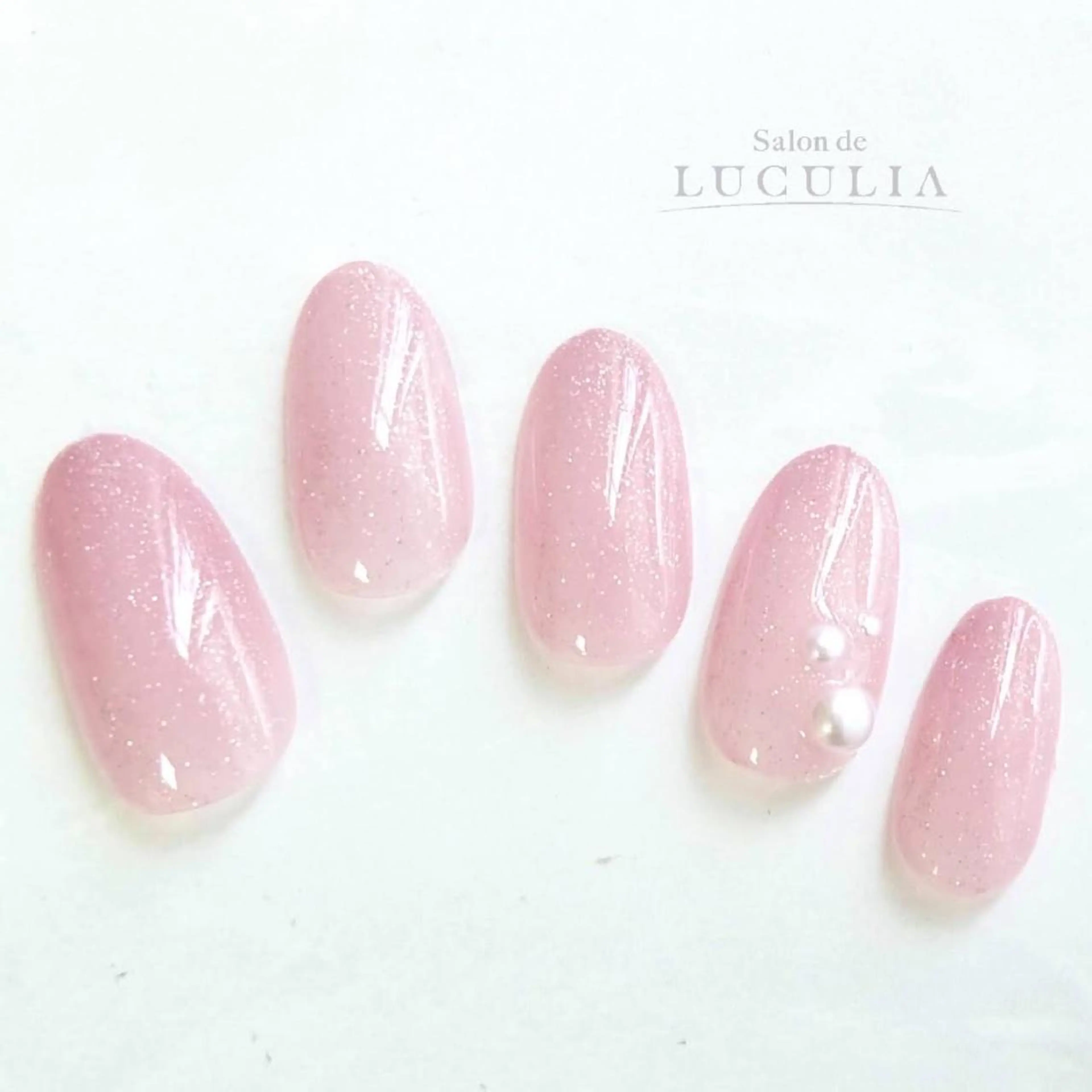 ミディアム ネイル 酒井 七緒子のネイルデザイン