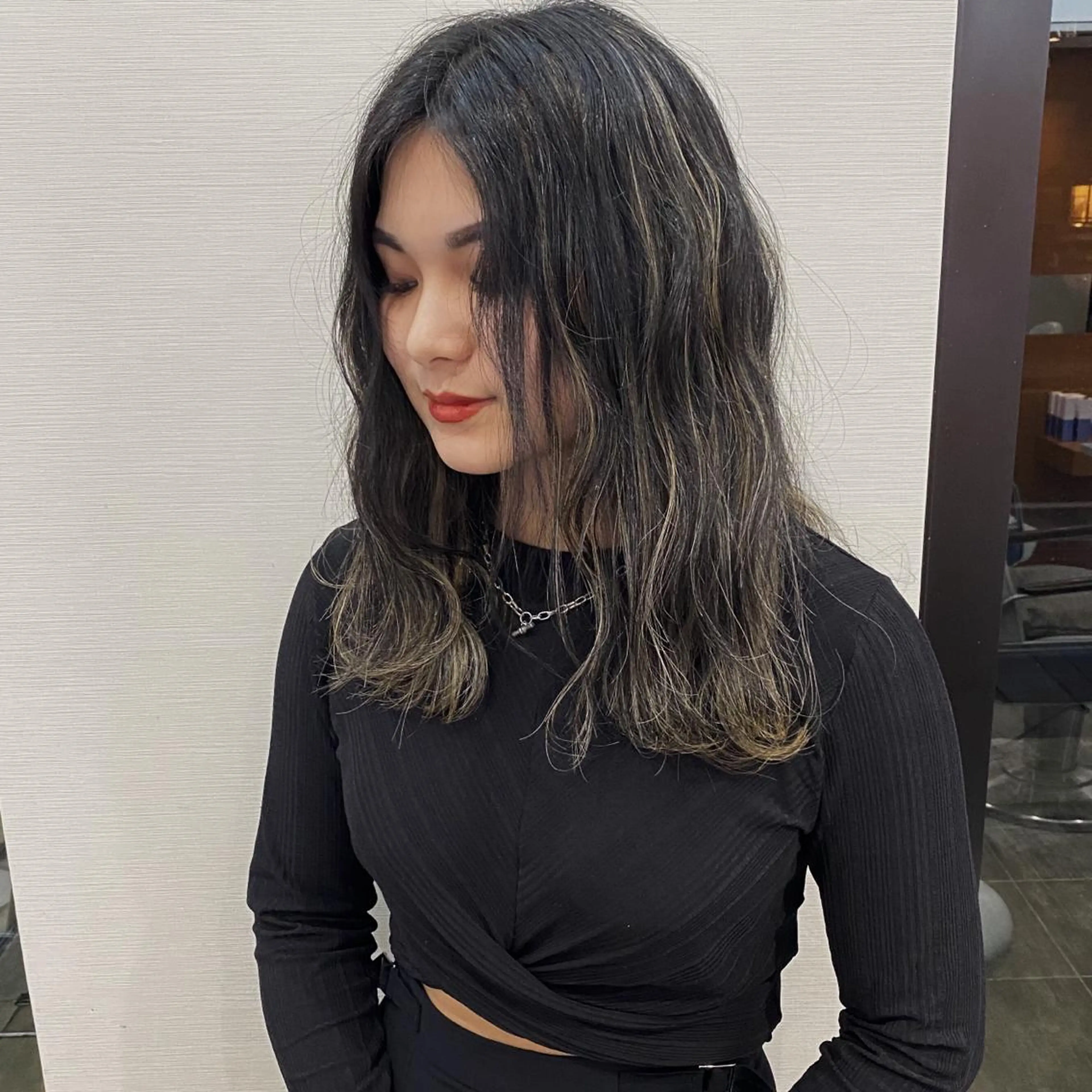 ロング カラー アッシュ ベージュカラー ハイライトカラー ハイライト Kouta/似合わせ /パーマ/カラーのヘアスタイル