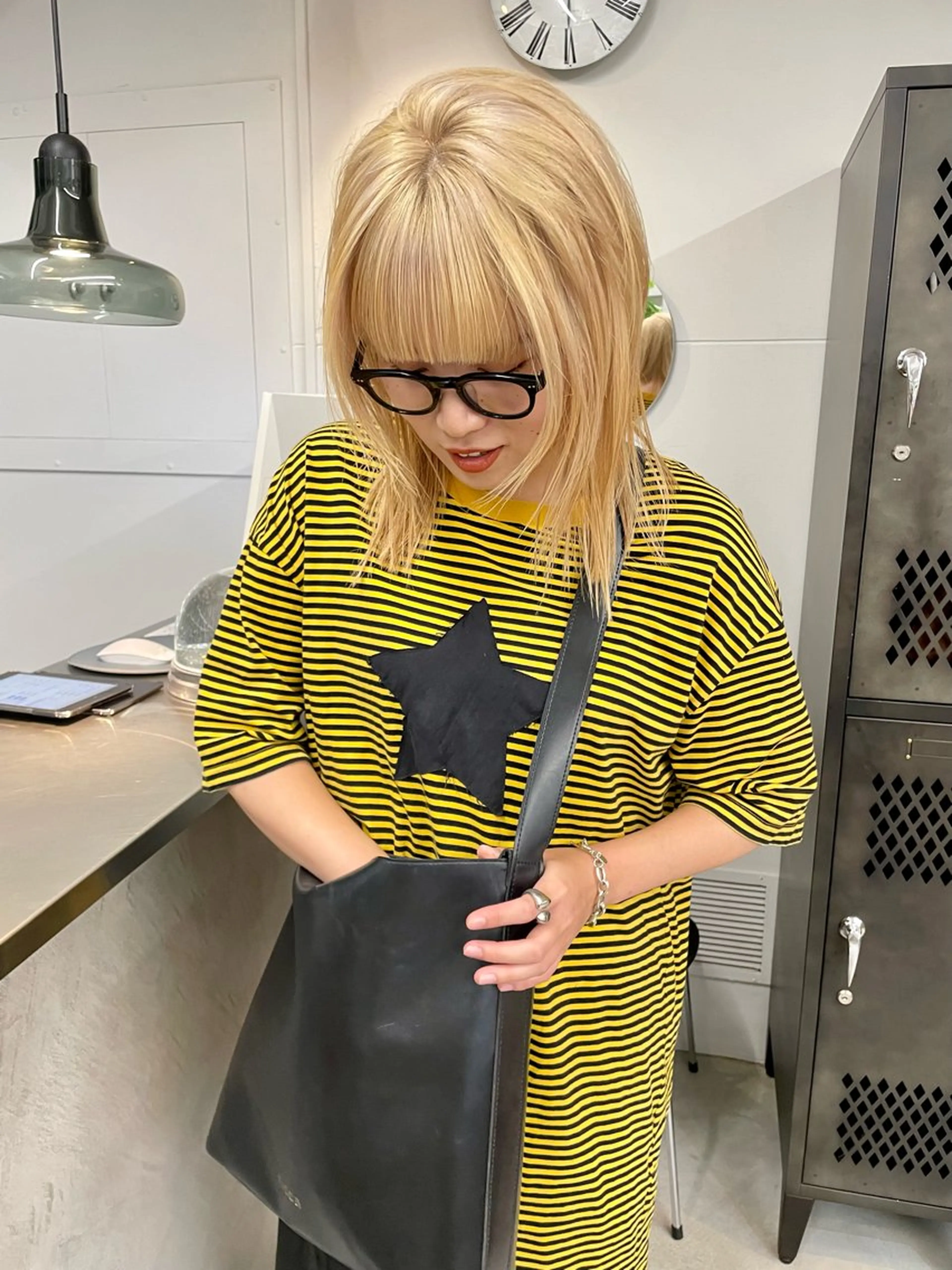 ミディアム オカモト ミユウのヘアスタイル