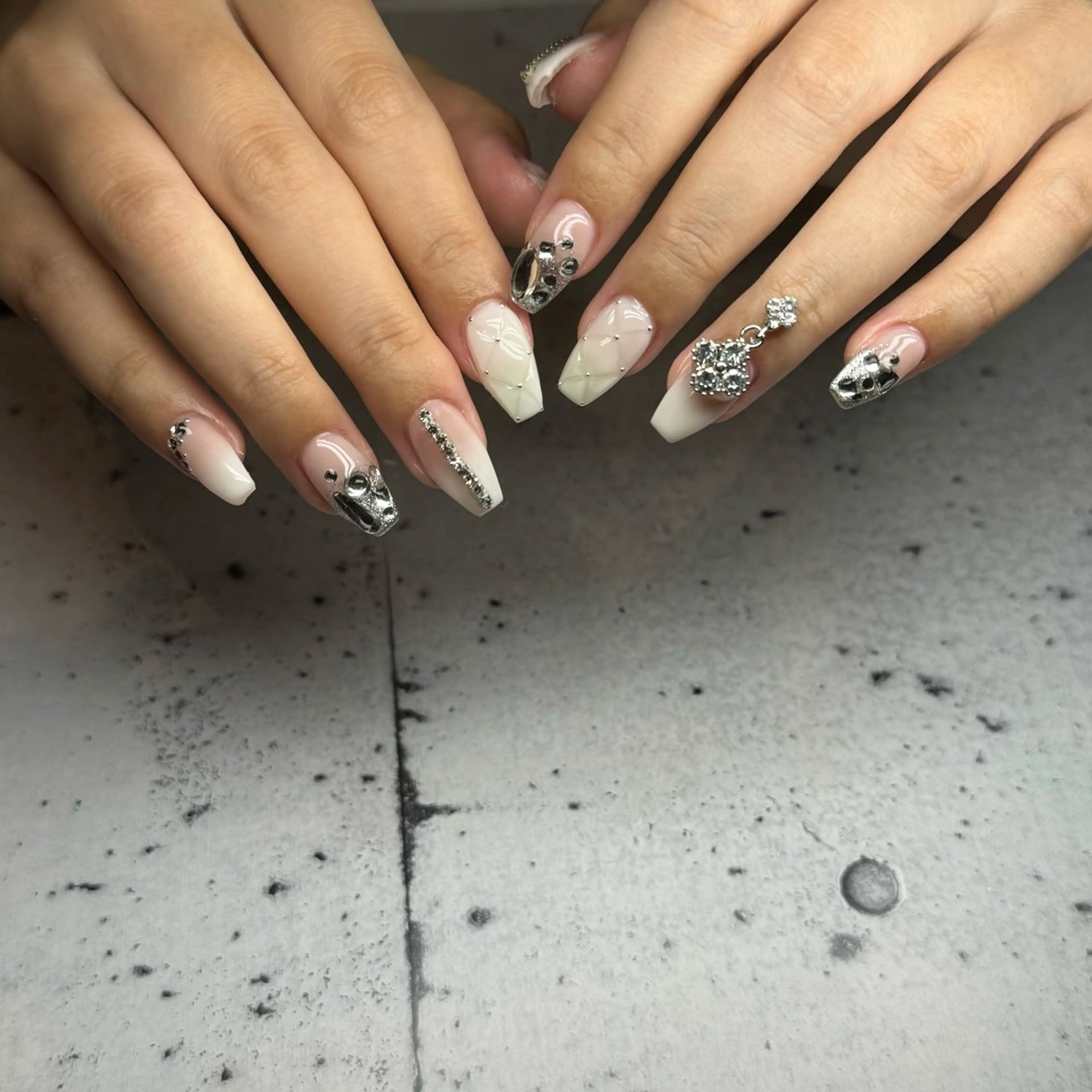 ネイル ハンドネイル 𝐫𝐚𝐢 𝐧𝐚𝐢𝐥の眉毛・アイブロウイメージ