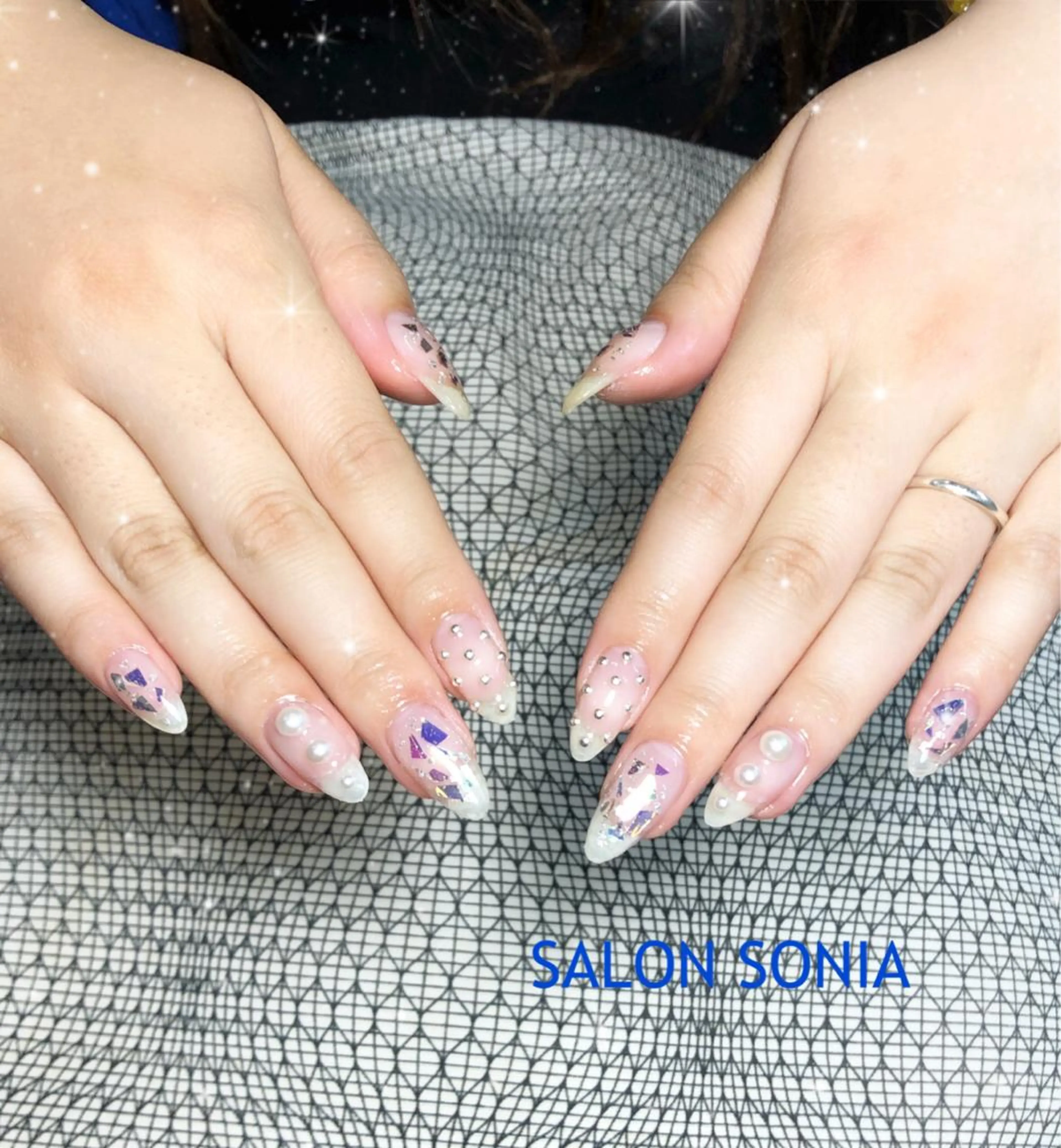 ネイル 小顔・毛穴・たるみ ネイル　似内真樹のエステ・リラクイメージ