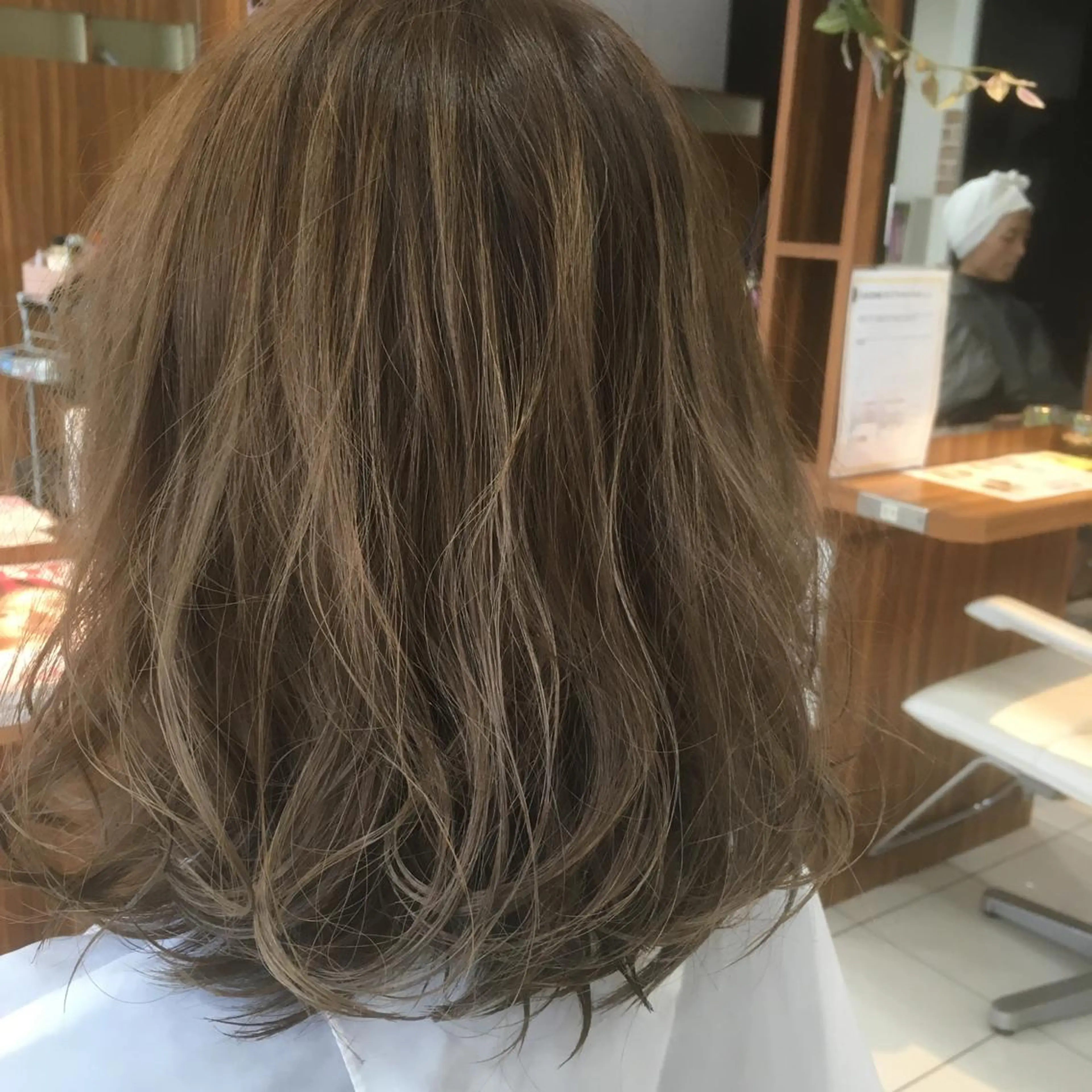 ミディアム カラー 白髪ぼかしハイライト 柳川拓哉のヘアスタイル