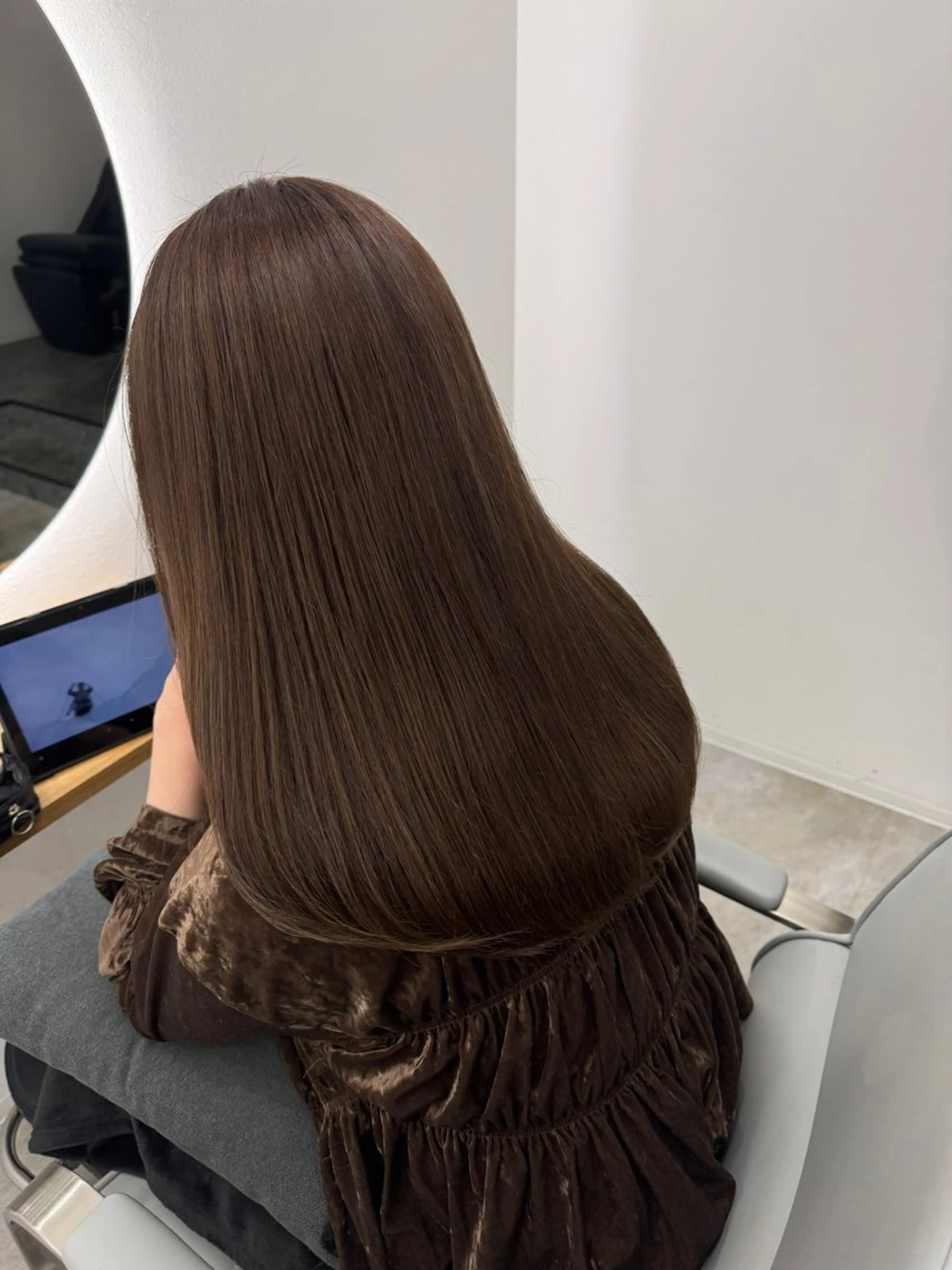 ロング アッシュ アッシュブラウン レイヤーカット ベージュ/KANAのヘアスタイル