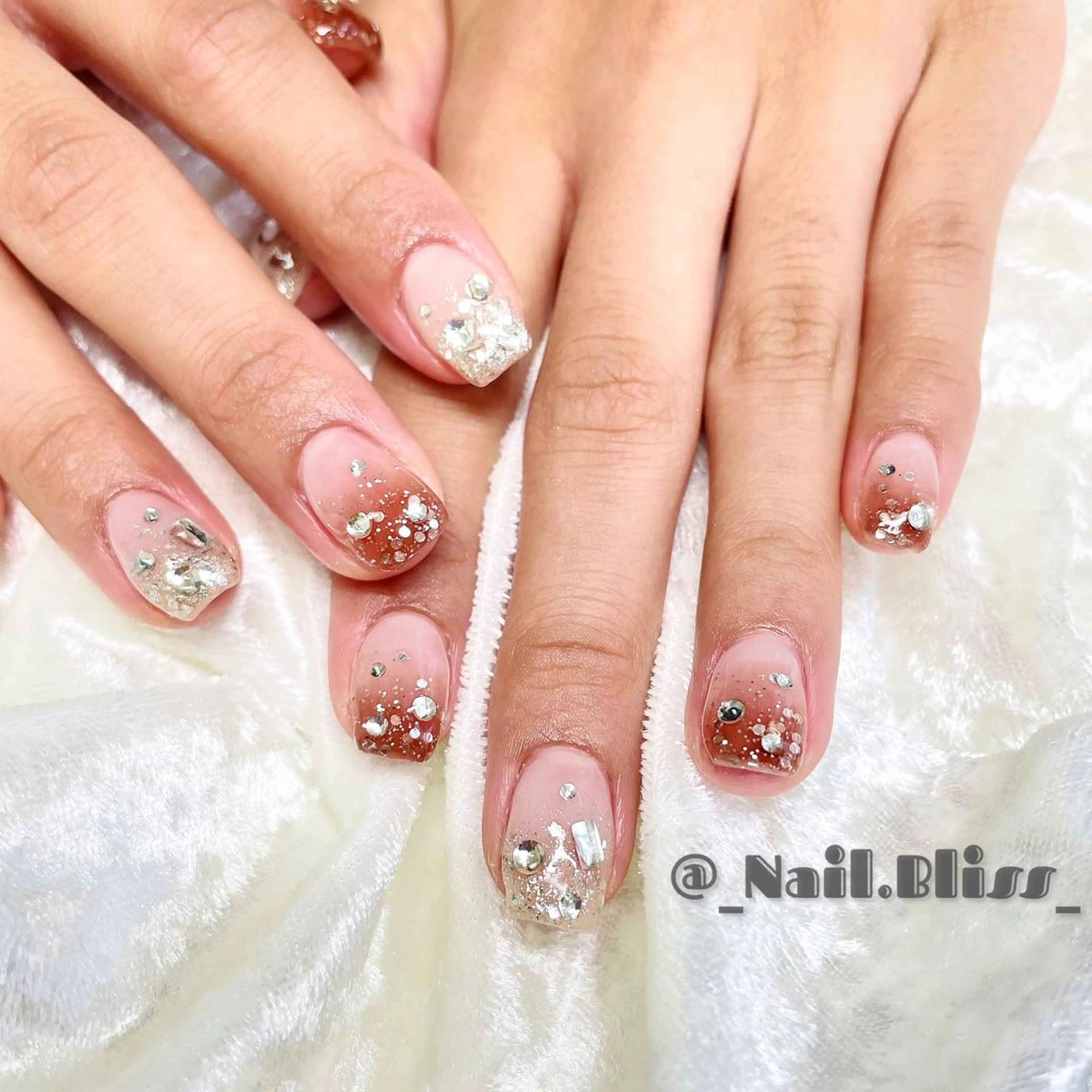 ネイル ラメ(グリッター) ラメグラデーション ストーンネイル ハンドネイル NAIL BLISSのネイルデザイン