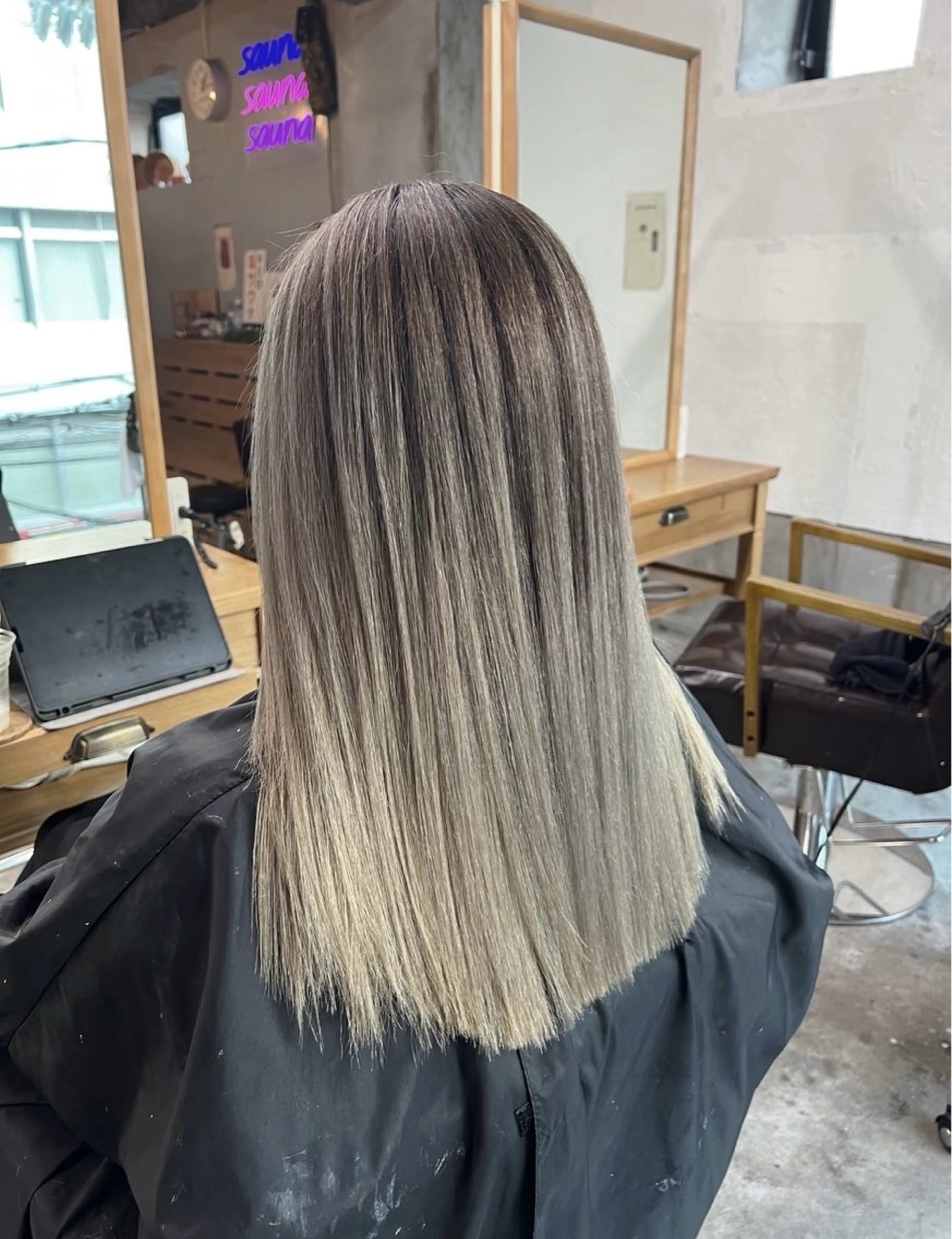 セミロング カラー バレイヤージュ レイヤーカット ヘアカラー トリートメント ROBIN所属・指名数No.1 /NAOYAのヘアスタイル