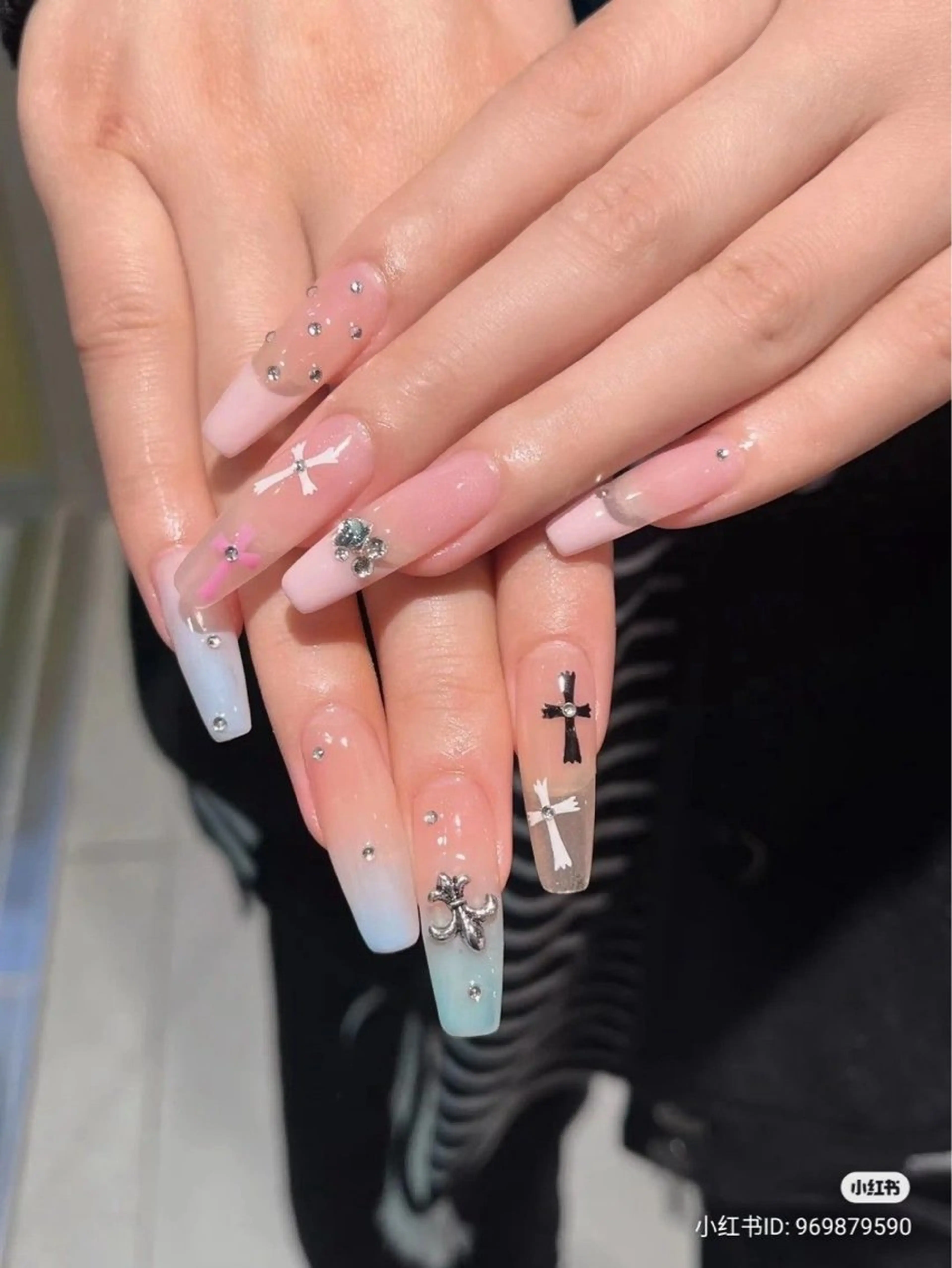 ネイル グラデーション キラキラネイル ワンカラーネイル 冬ネイル Jenn Nail Salonのネイルデザイン