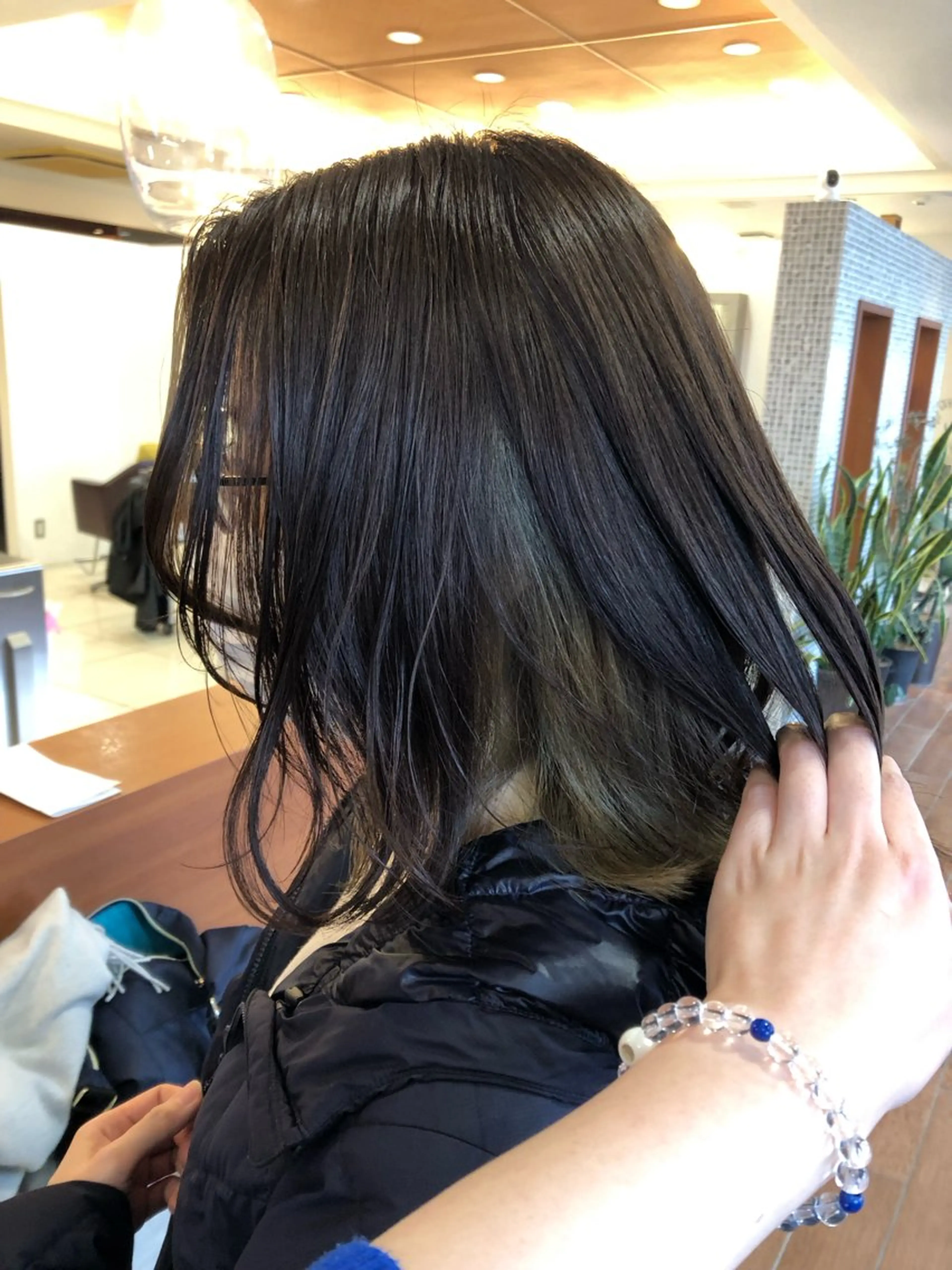 ミディアム カラー 加瀬 真弓のヘアスタイル