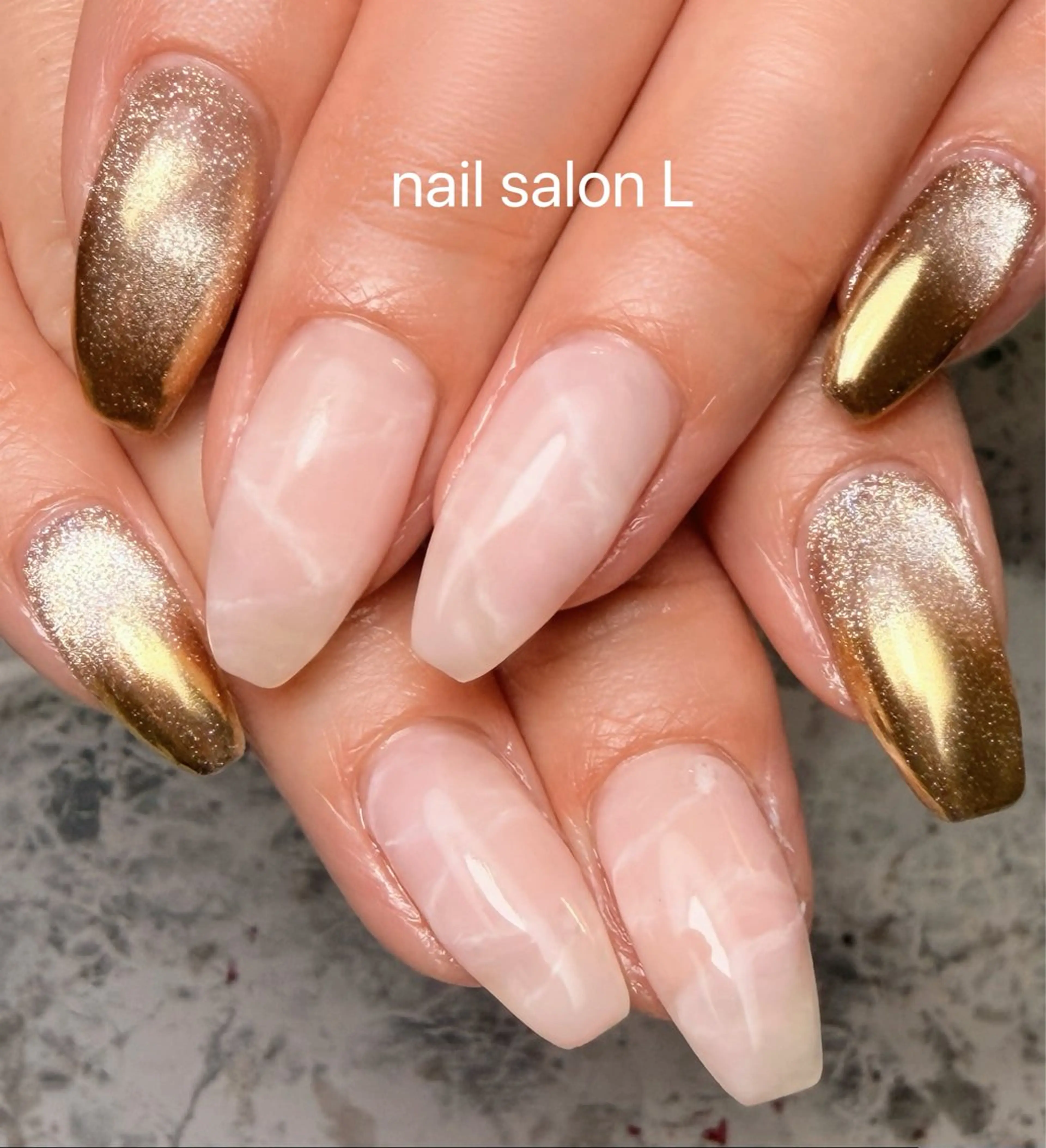 ネイル ゴールド マグネットネイル ピンク ハンドネイル 吉川市 ネイルサロンLのネイルデザイン
