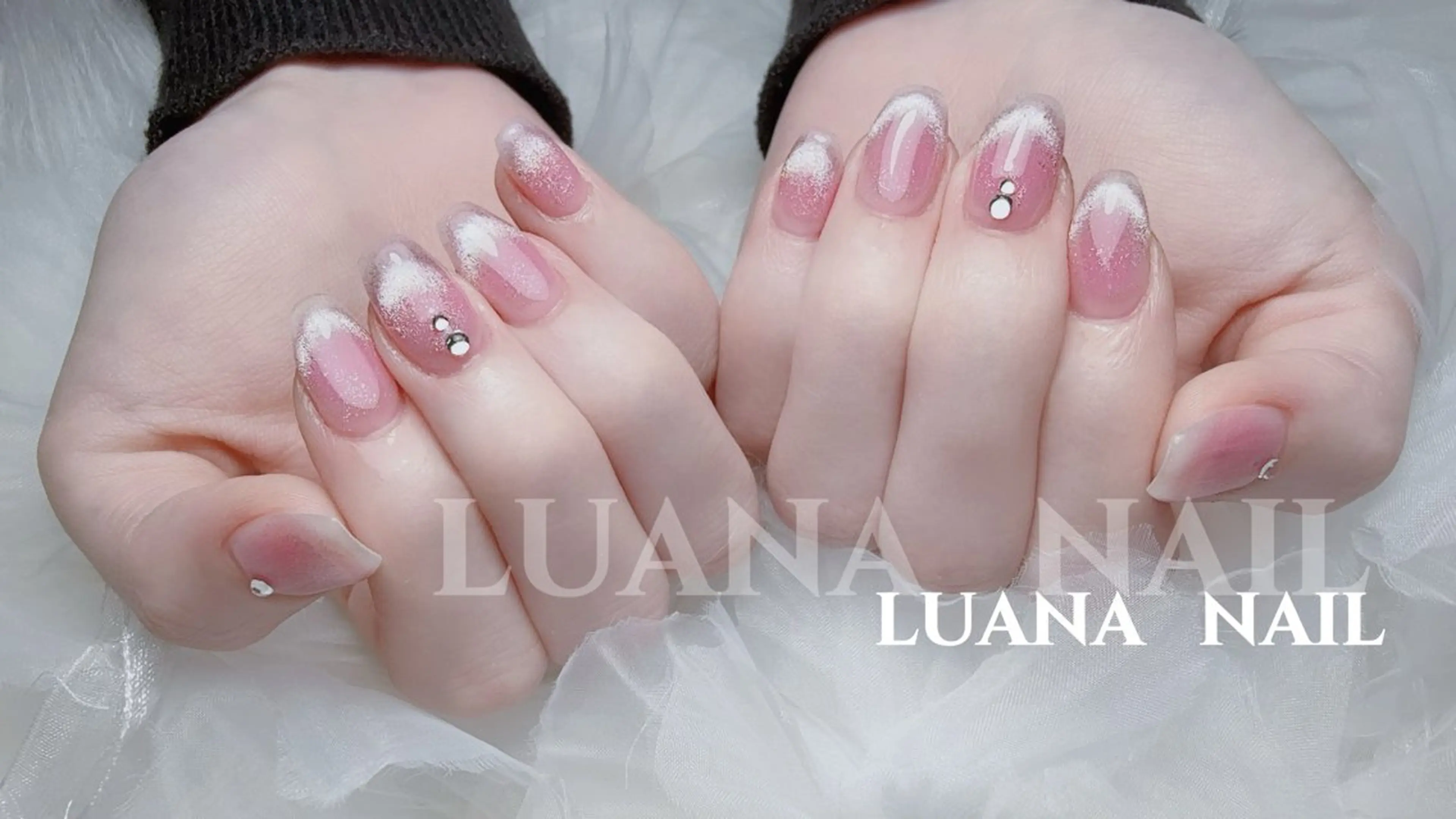 🌈ワンホンチックネイル➕マグネットグラデーションの写真