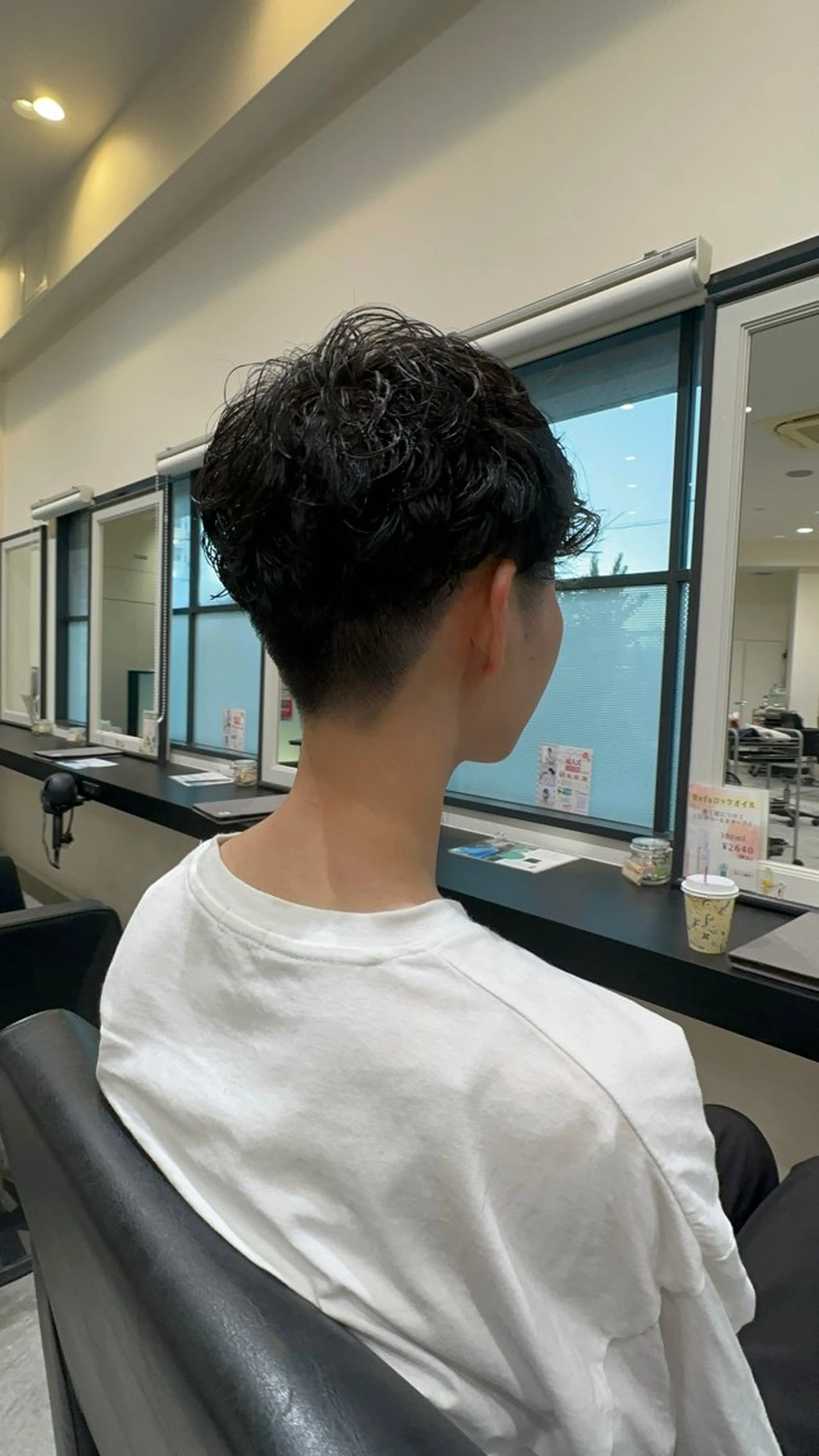 ショート パーマ メンズ 刈り上げ ショートヘア 丸尾 沙弥香のヘアスタイル