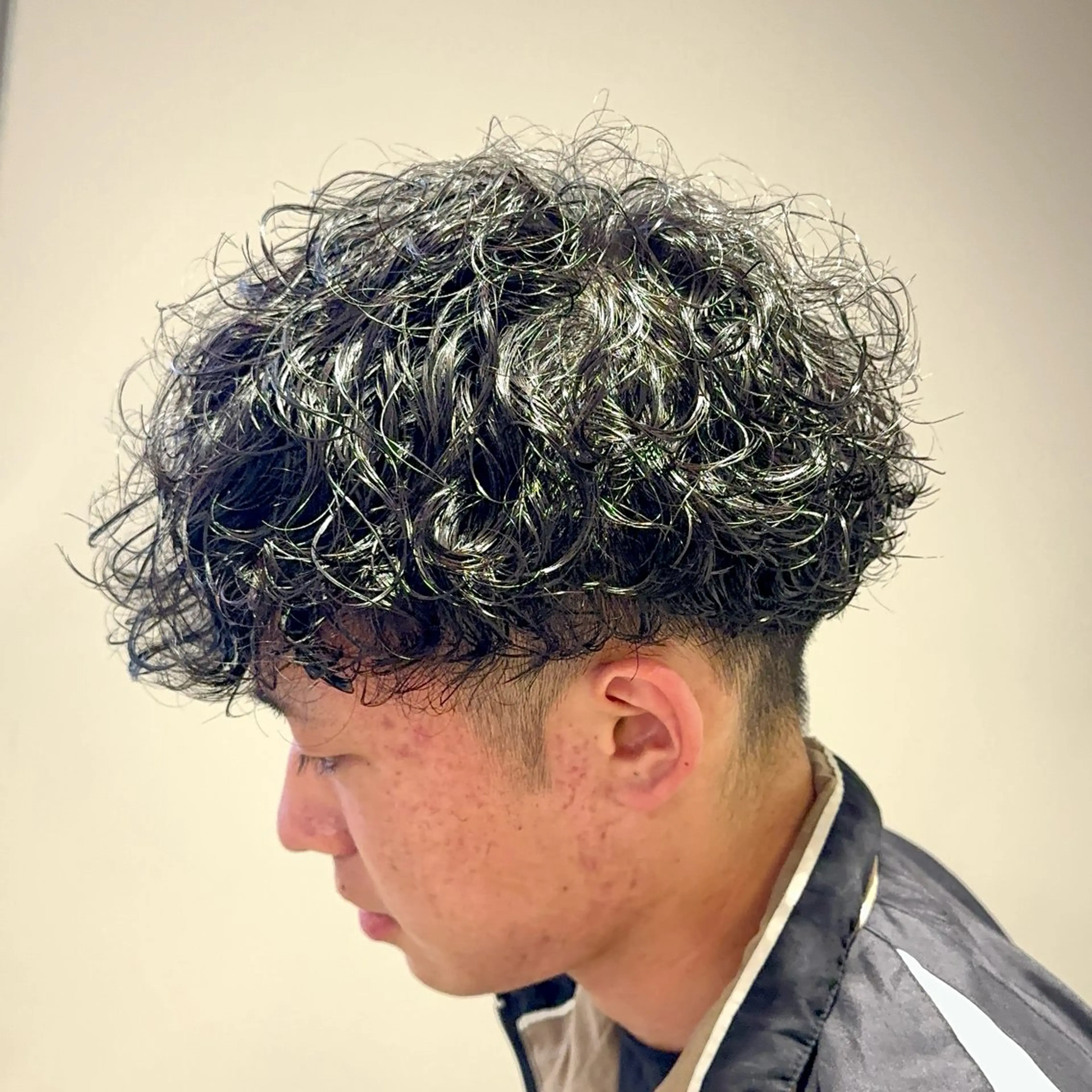 ショート パーマ ヘアアレンジ メンズ メンズパーマ プードルパーマ プードルパーマ 顔まわりカット の達人のヘアスタイル