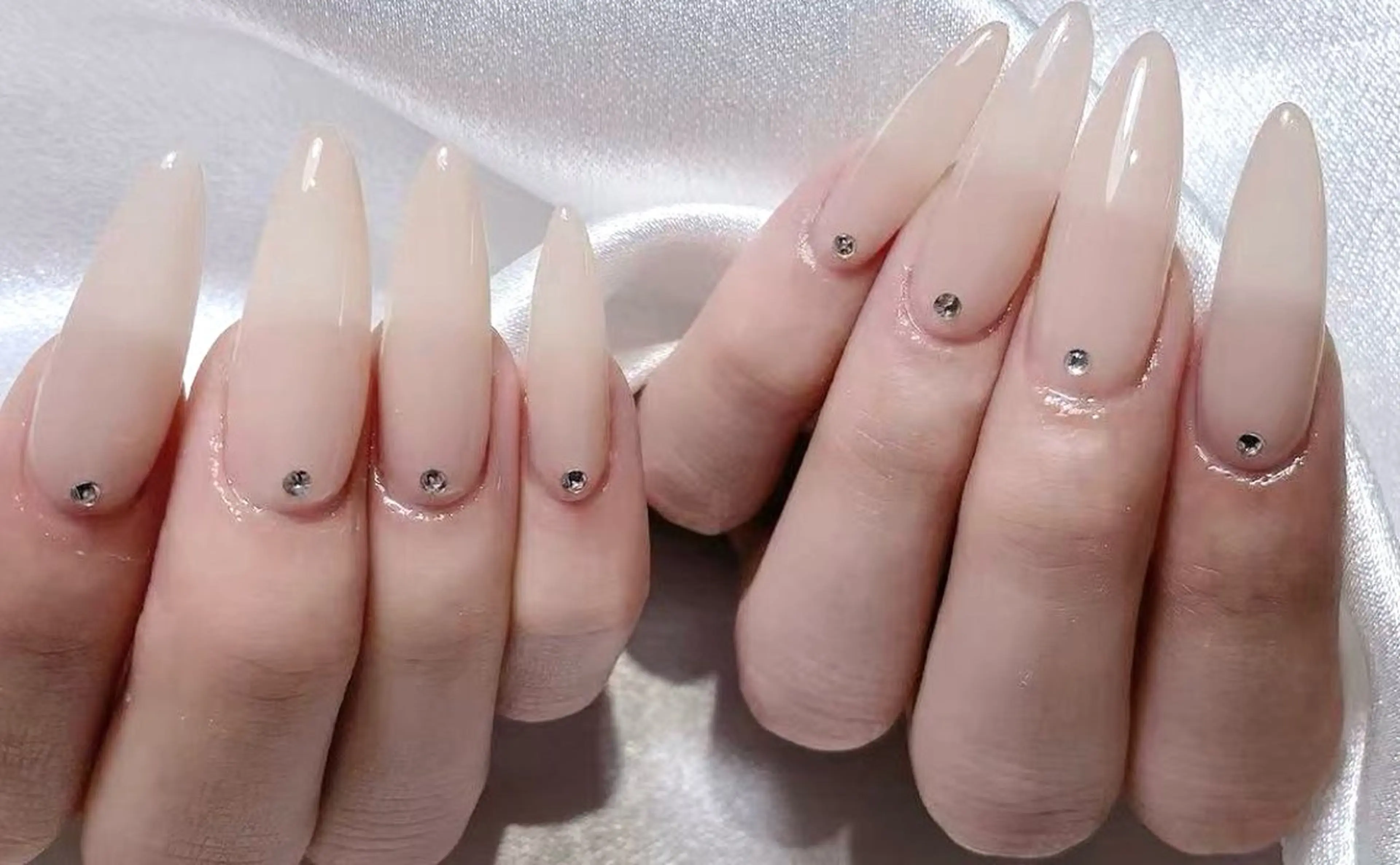 ネイル ブルー チークネイル フレンチネイル ジェルネイル ハート ハンドネイル 美爪パラジェル導入店 Sunnilyのネイルデザイン