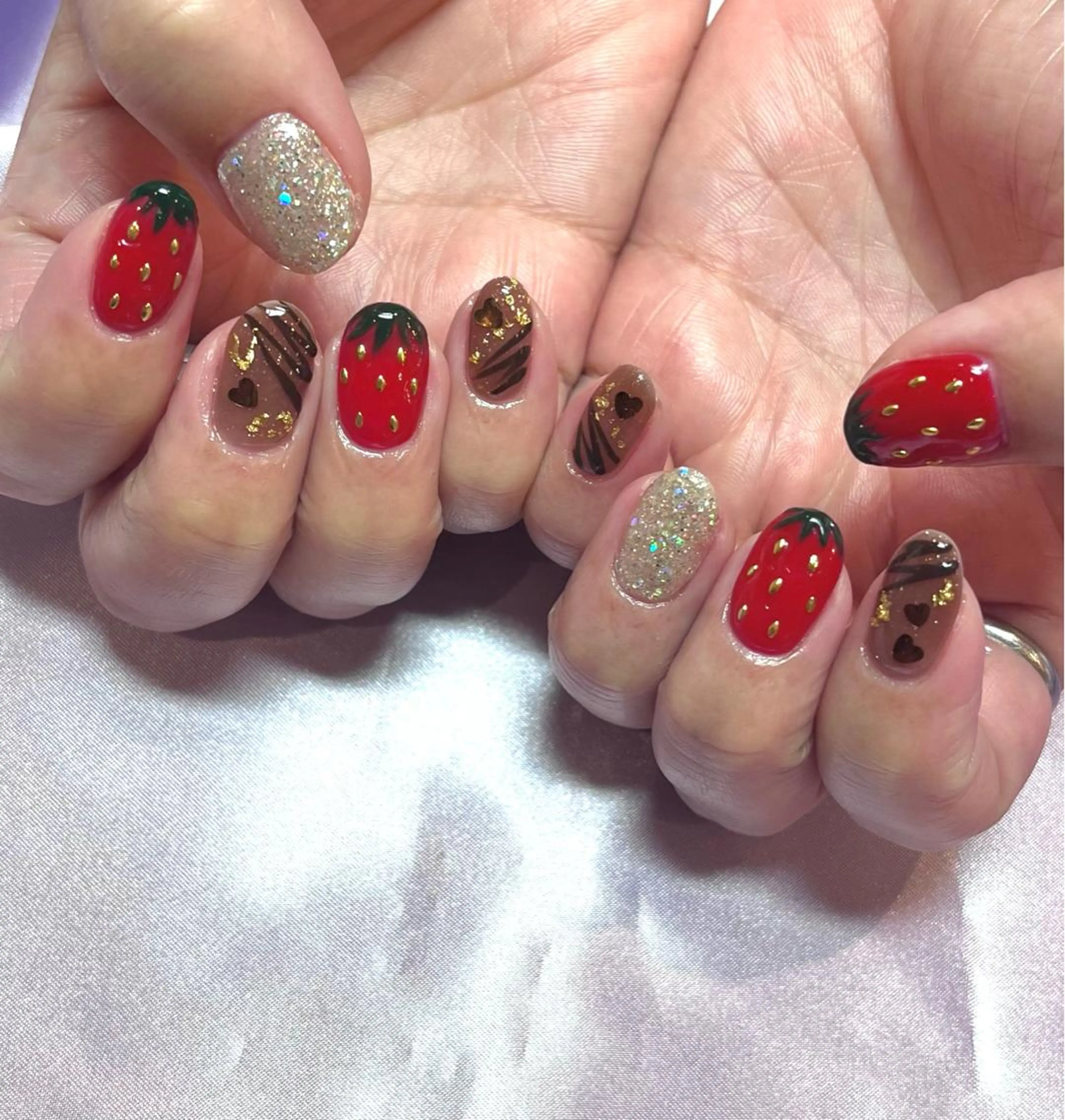 ネイル キラキラネイル ラメ(グリッター) バレンタイン 冬ネイル ハンドネイル フットネイル para ☀︎ sol by BECK所属・Para Sol nail　Maoのネイルデザイン