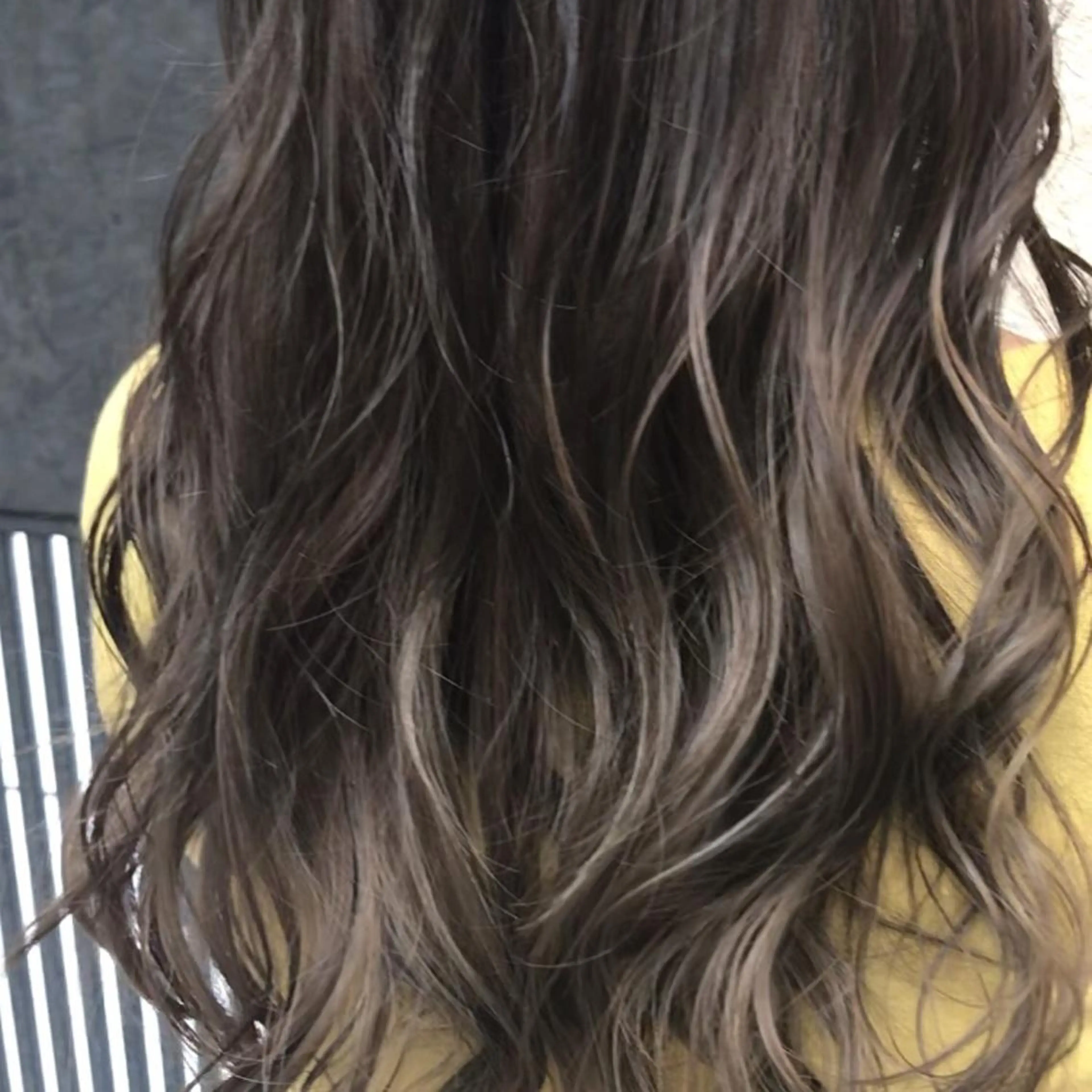 セミロング カラー アッシュ バレイヤージュ ハイライトカラー イルミナカラー ハイライト AMI Hair  supply所属・髪質改善カラー 韓国風レイヤーのヘアスタイル