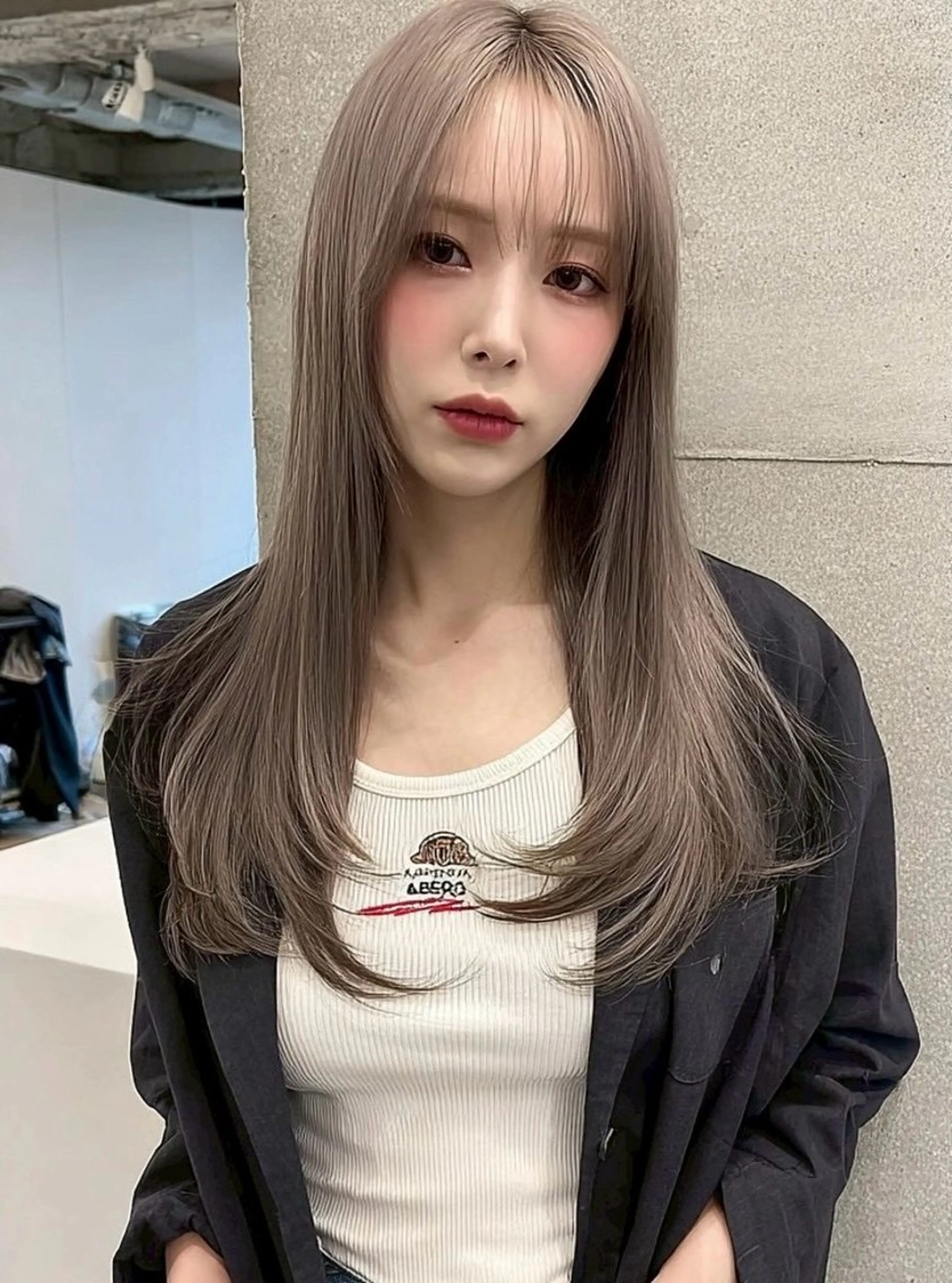 セミロング カラー セミロングパーマ 髪質改善 韓国風ヘア 縮毛矯正 ヘアカラー 西 優衣奈のヘアスタイル