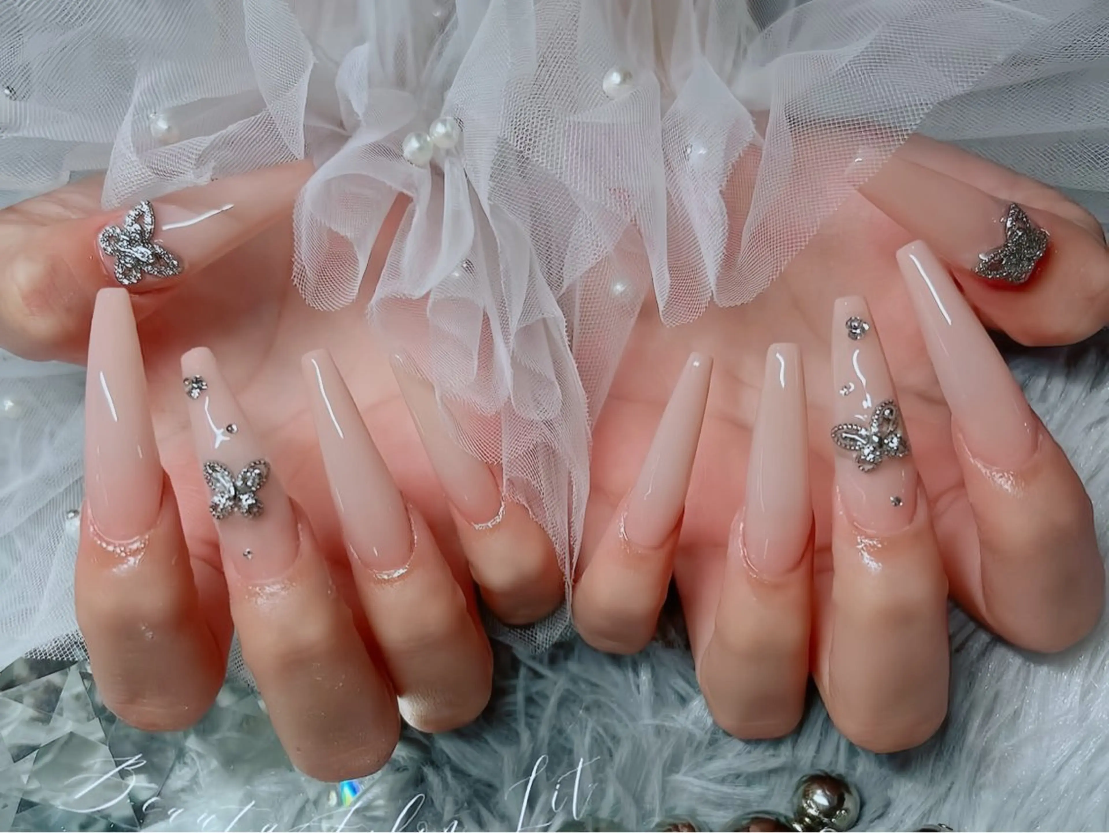 ネイル ボルドー フレンチネイル グラデーション キラキラネイル 韓国ネイル ハンドネイル Rin Nail 新大久保店のネイルデザイン