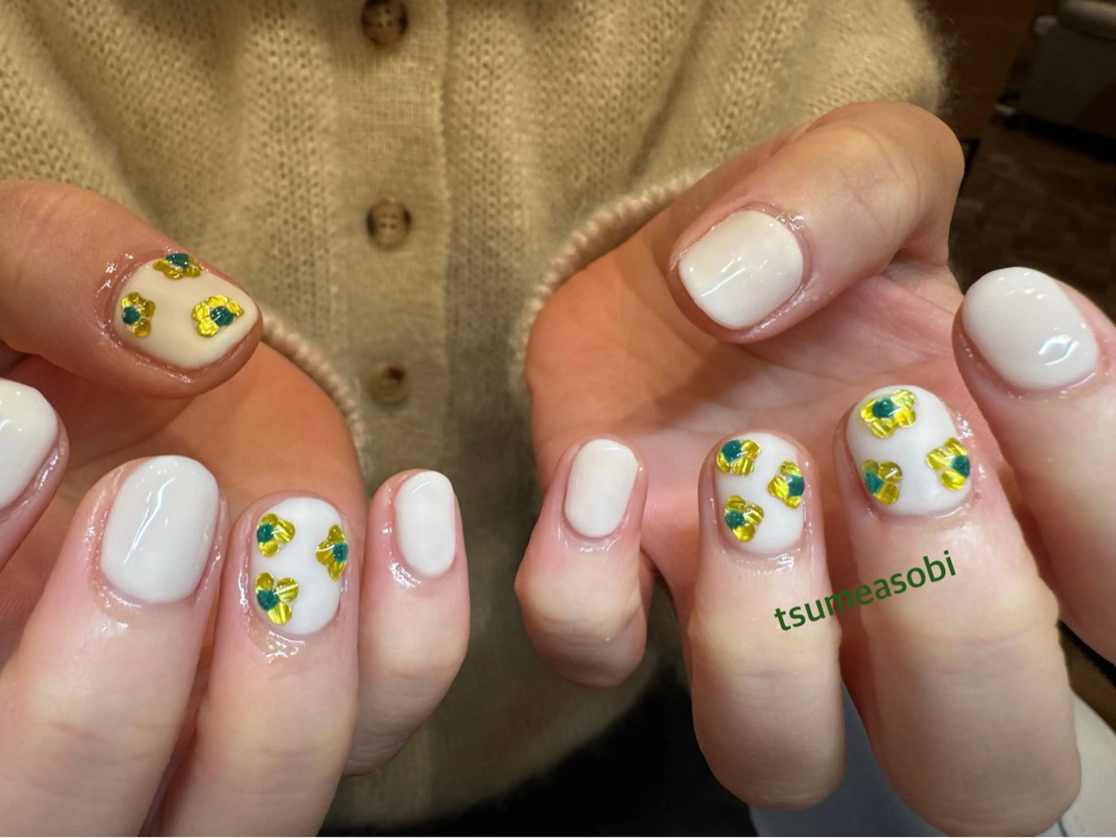 『オフ無し』👑ショートネイルシンプル4本アート🧞‍♂️の写真