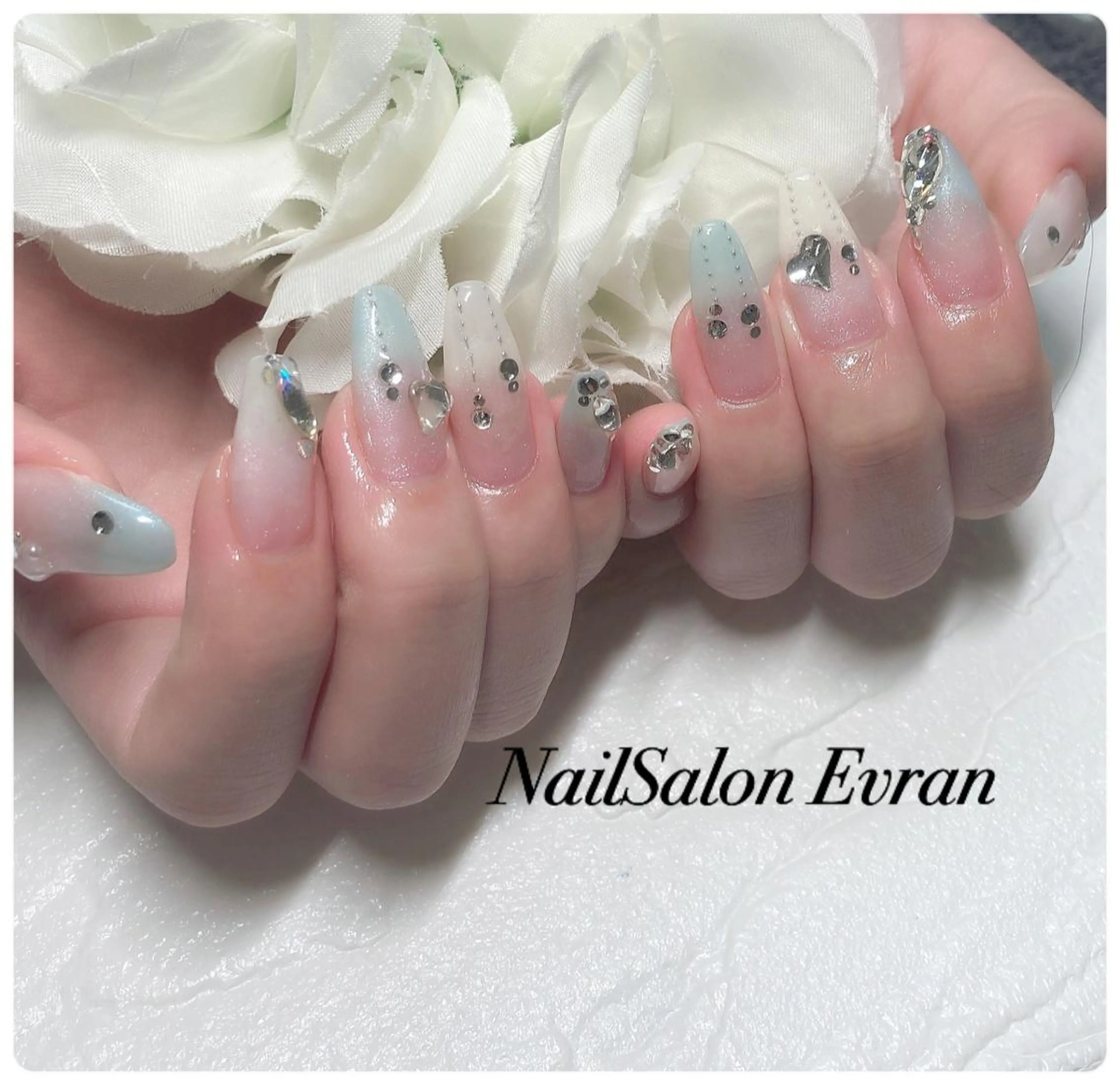 ネイル キラキラネイル ハンドネイル Nail salon Evranのネイルデザイン