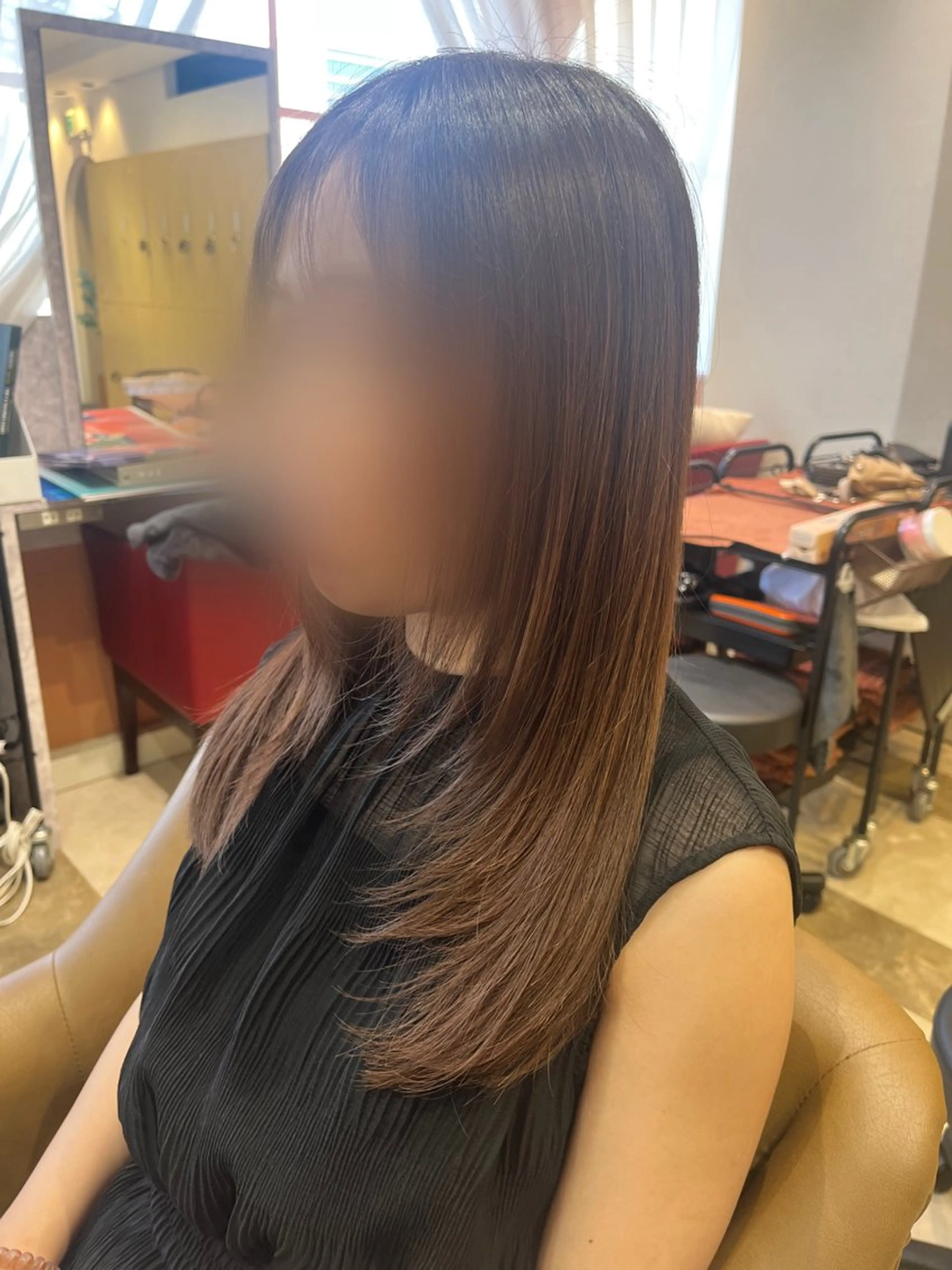 ロング カラー レイヤーカット 鳥見 若菜のヘアスタイル