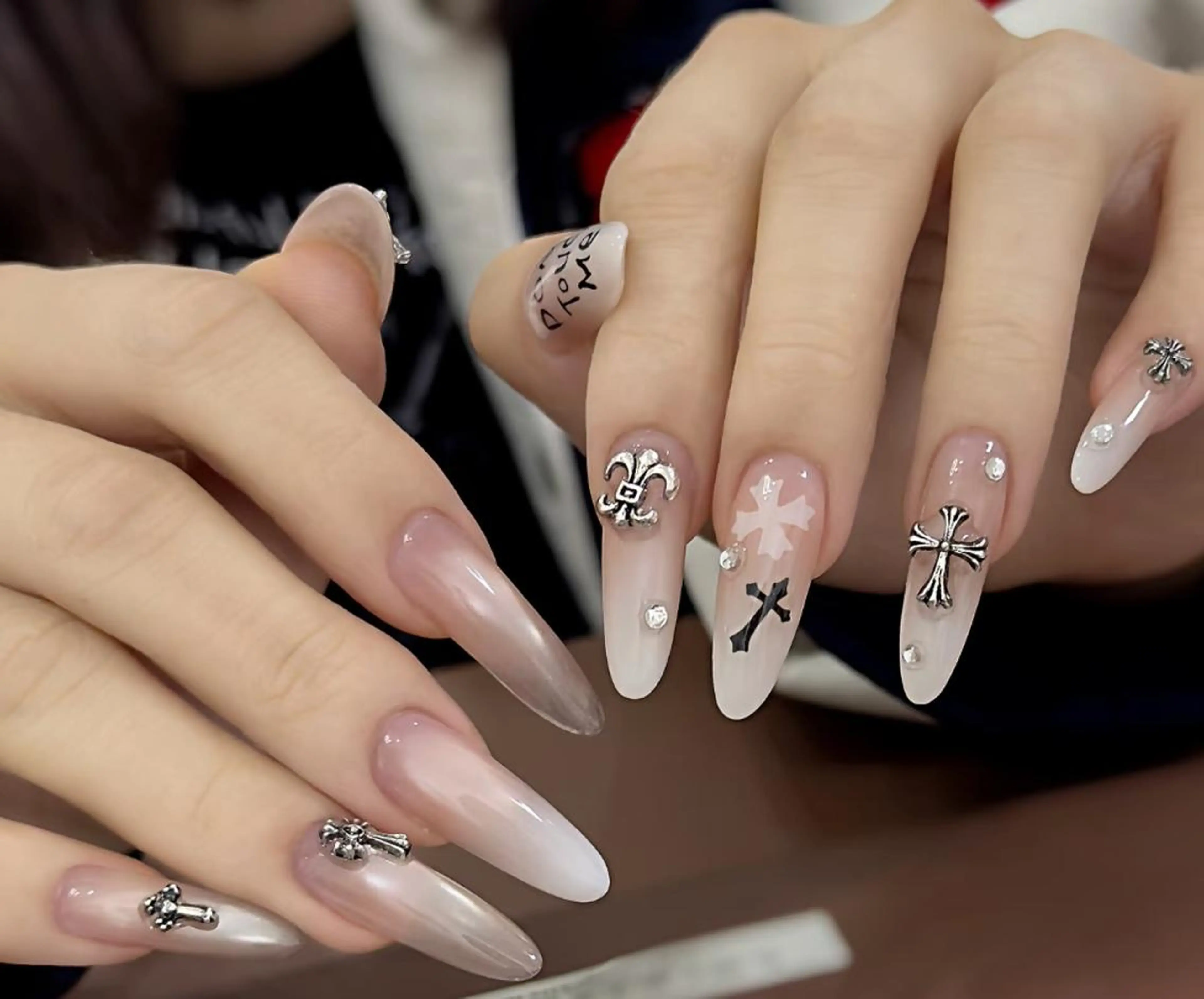 ネイル ハンドネイル ル ルのネイルデザイン