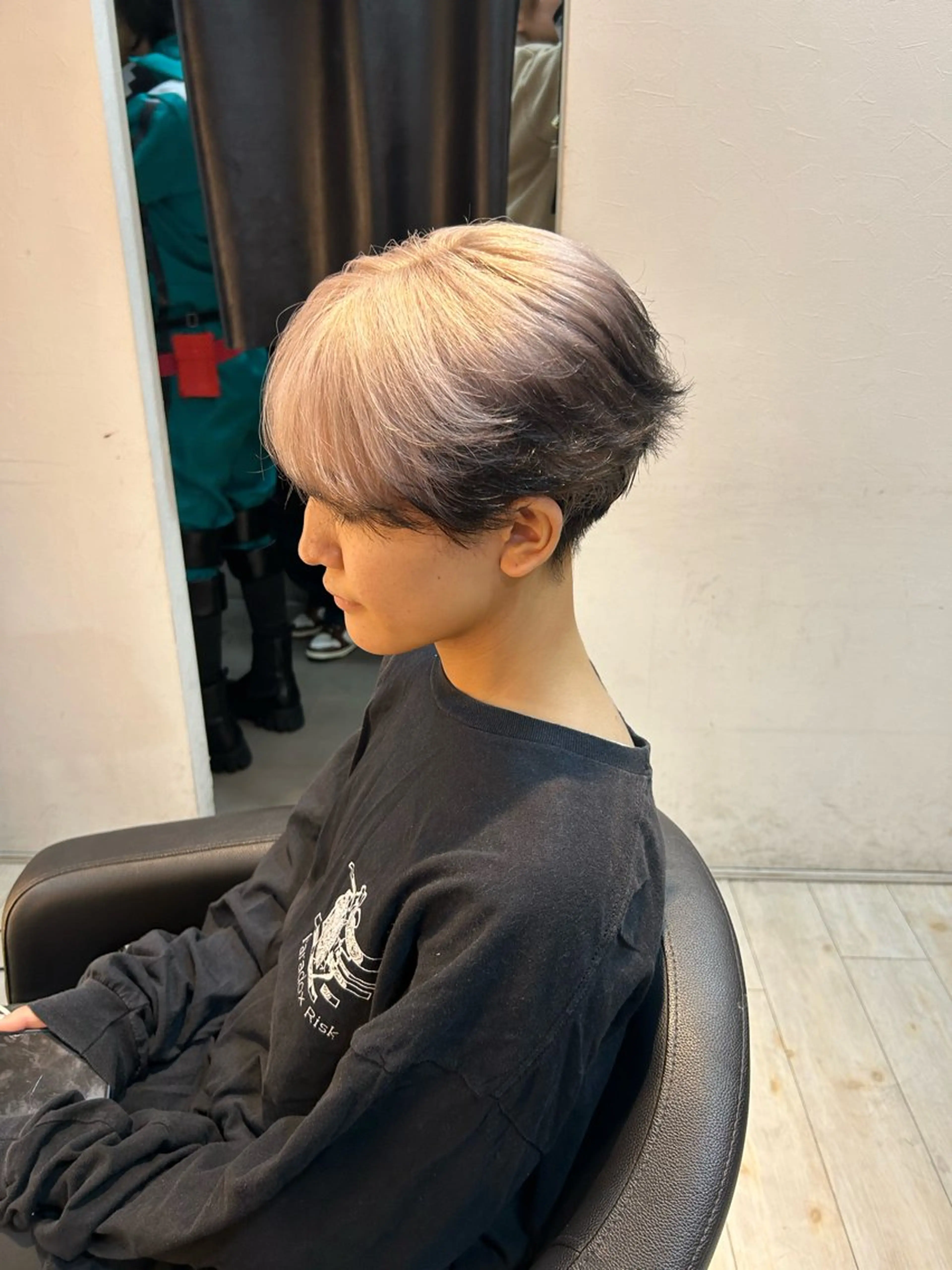 ショート カラー メンズ 黒髪 カット ヘアカラー トリートメント 有働由良／ハイトーン ／韓国メンズヘアのヘアスタイル