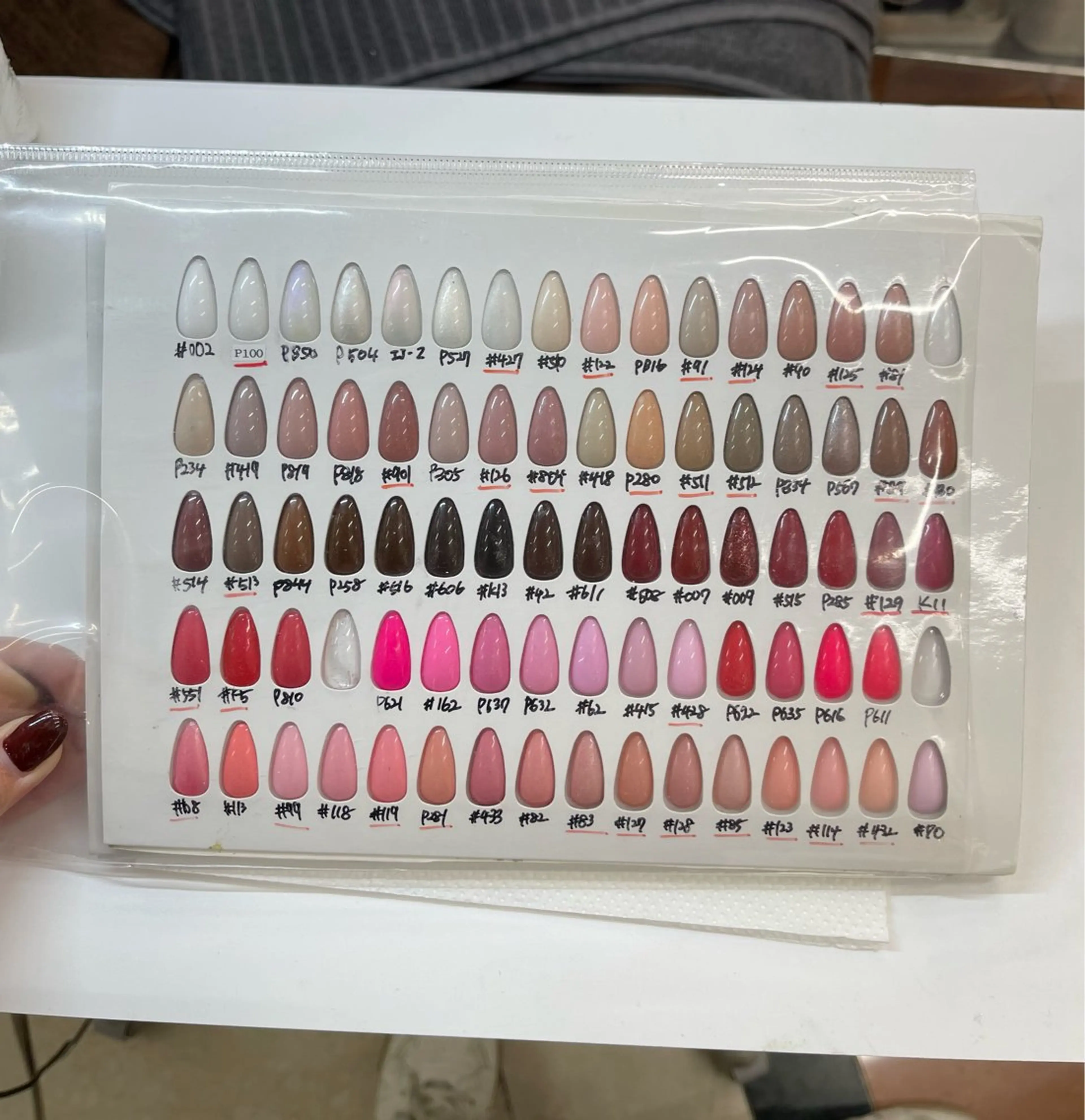 ネイル 赤色 MAXKELLY Asahiのネイルデザイン