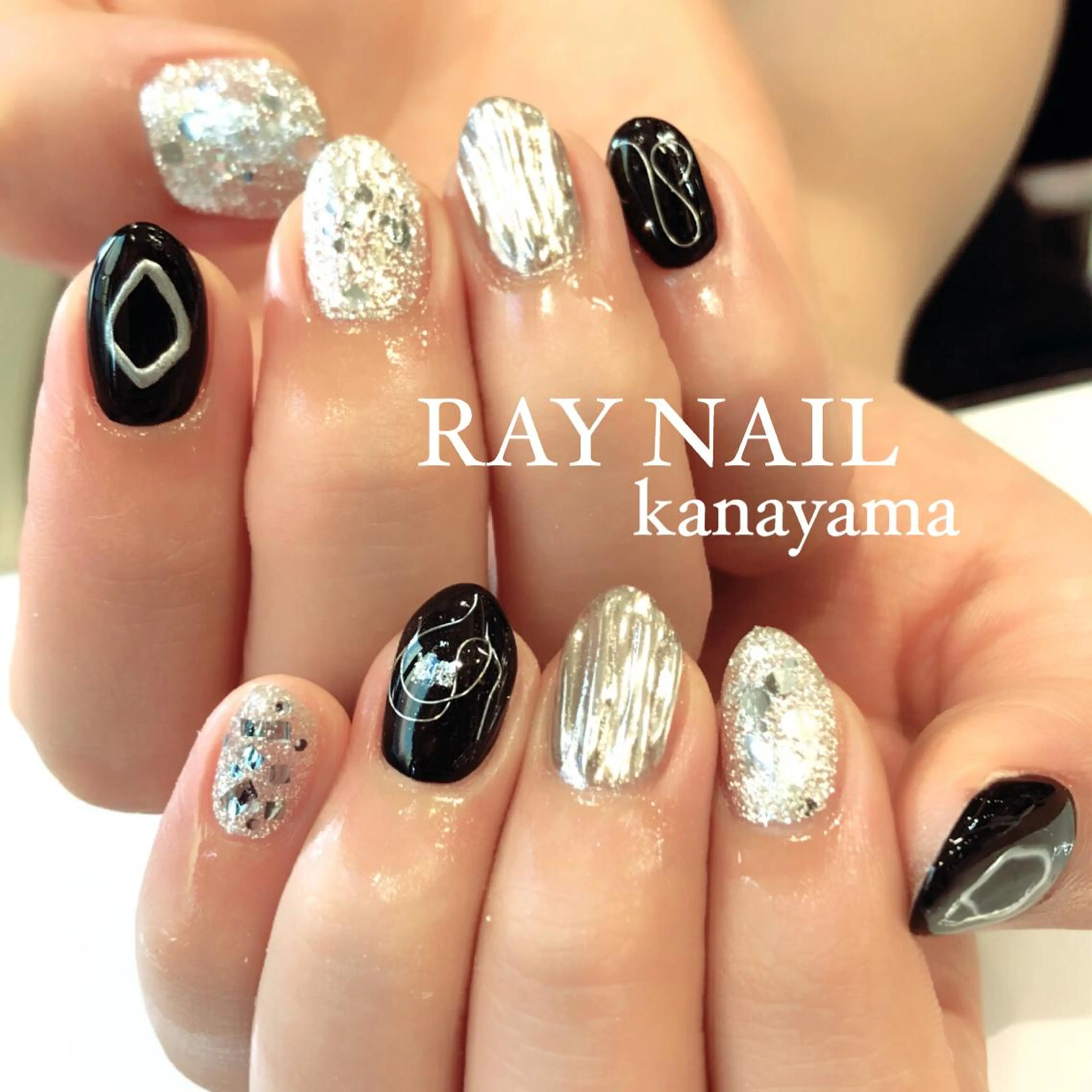 ネイル シルバー Arowa 伊田のネイルデザイン