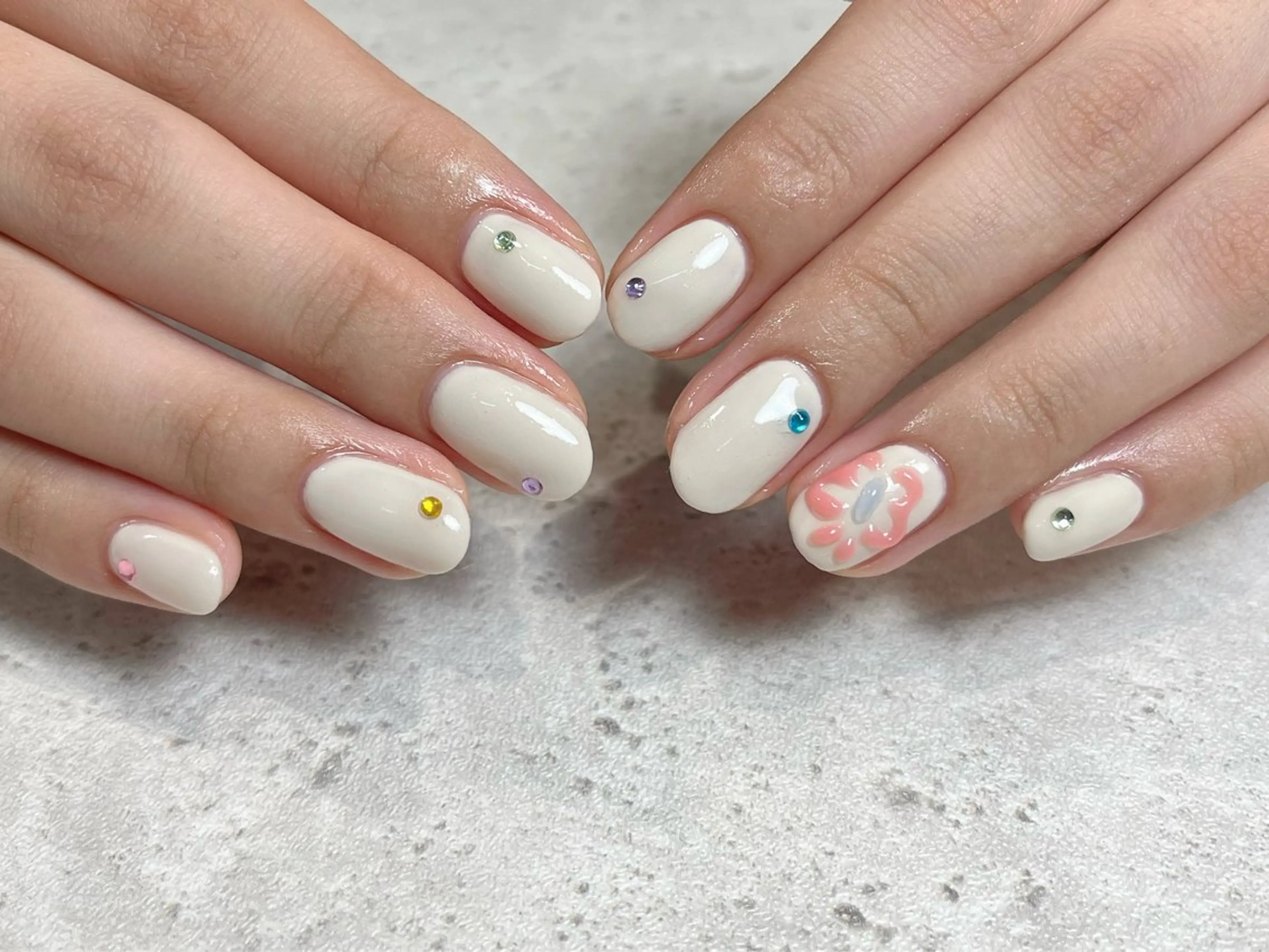 ネイル ホワイト ハンドネイル nail salon etoileのネイルデザイン