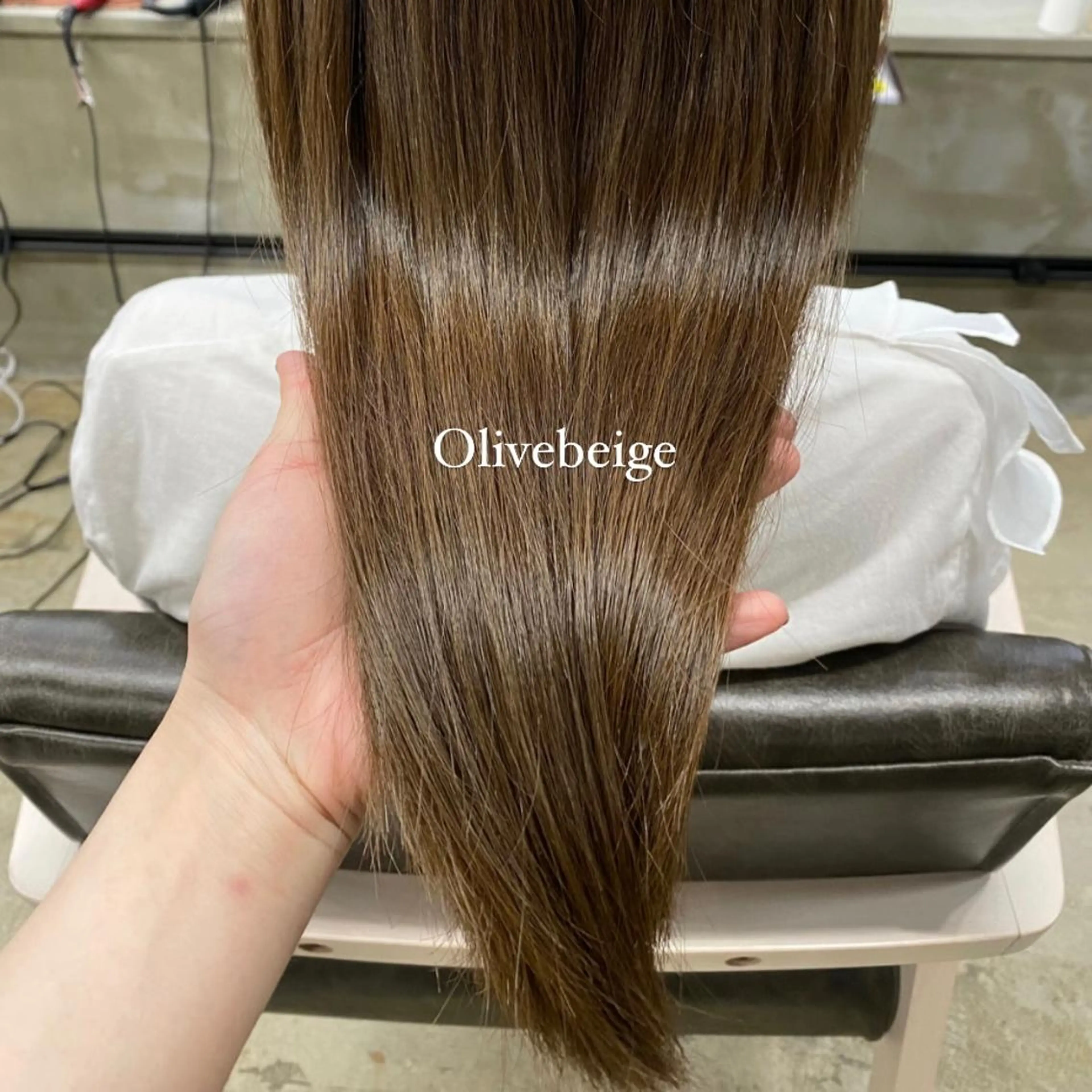 ミディアム カラー 茜璃/ブリーチカラー /レイヤーカットのヘアスタイル