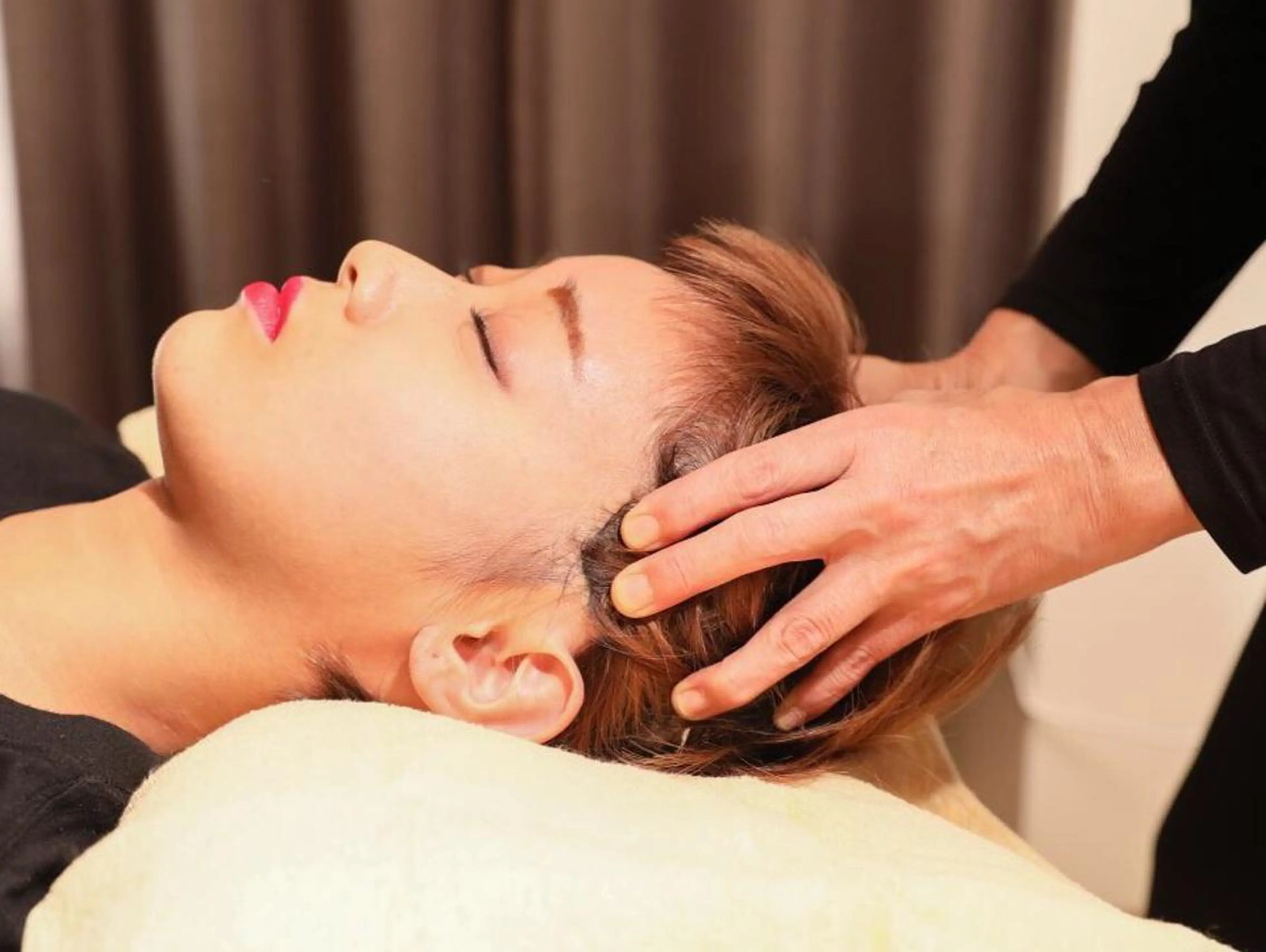 頭スッキリ​〜​グッスリ快眠​〜​寝落ち続出🎶大好評！！経絡ドライヘッド45分の写真