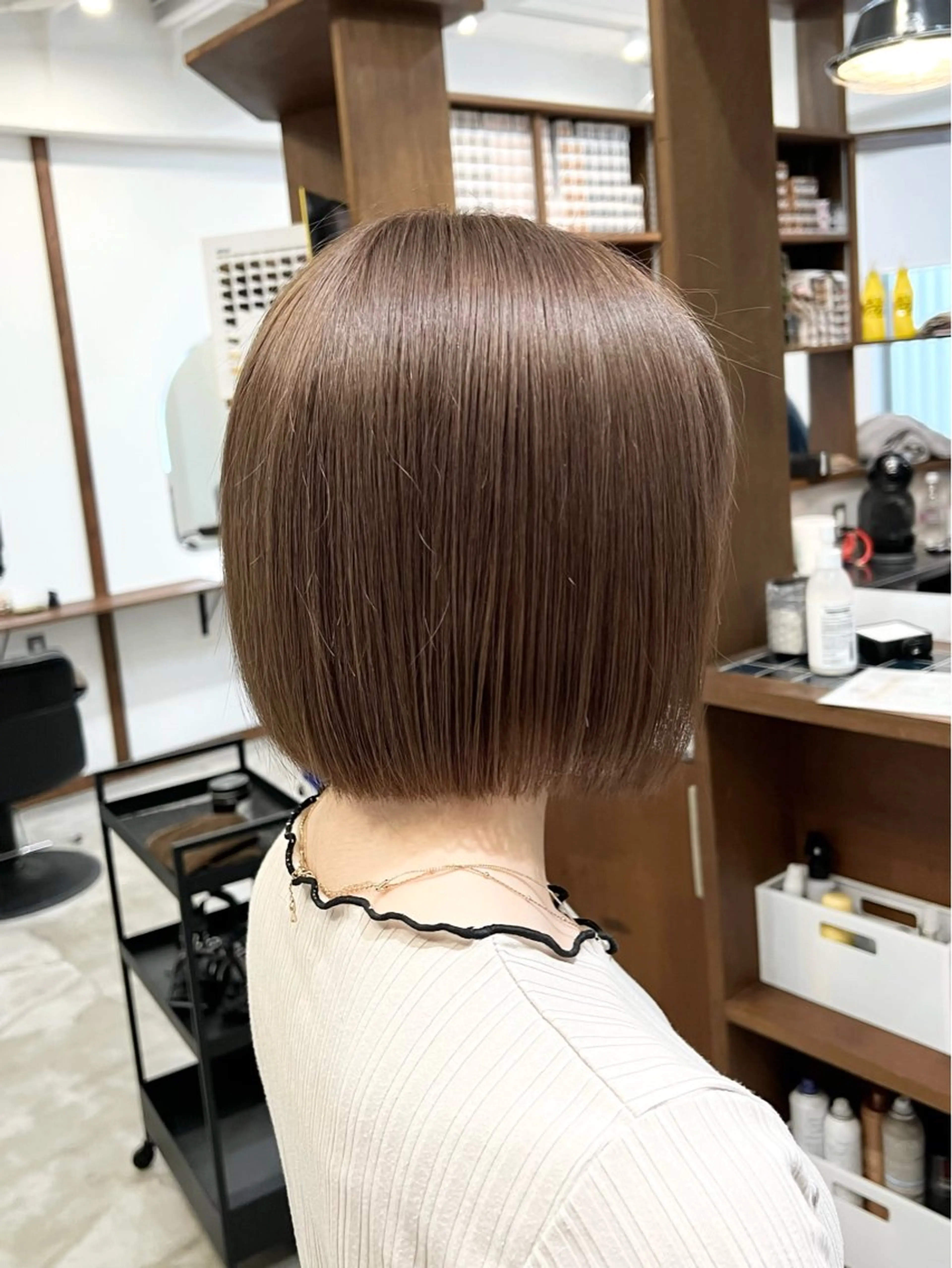 ショート カラー まろやかなベージュ 小池春樹のヘアスタイル