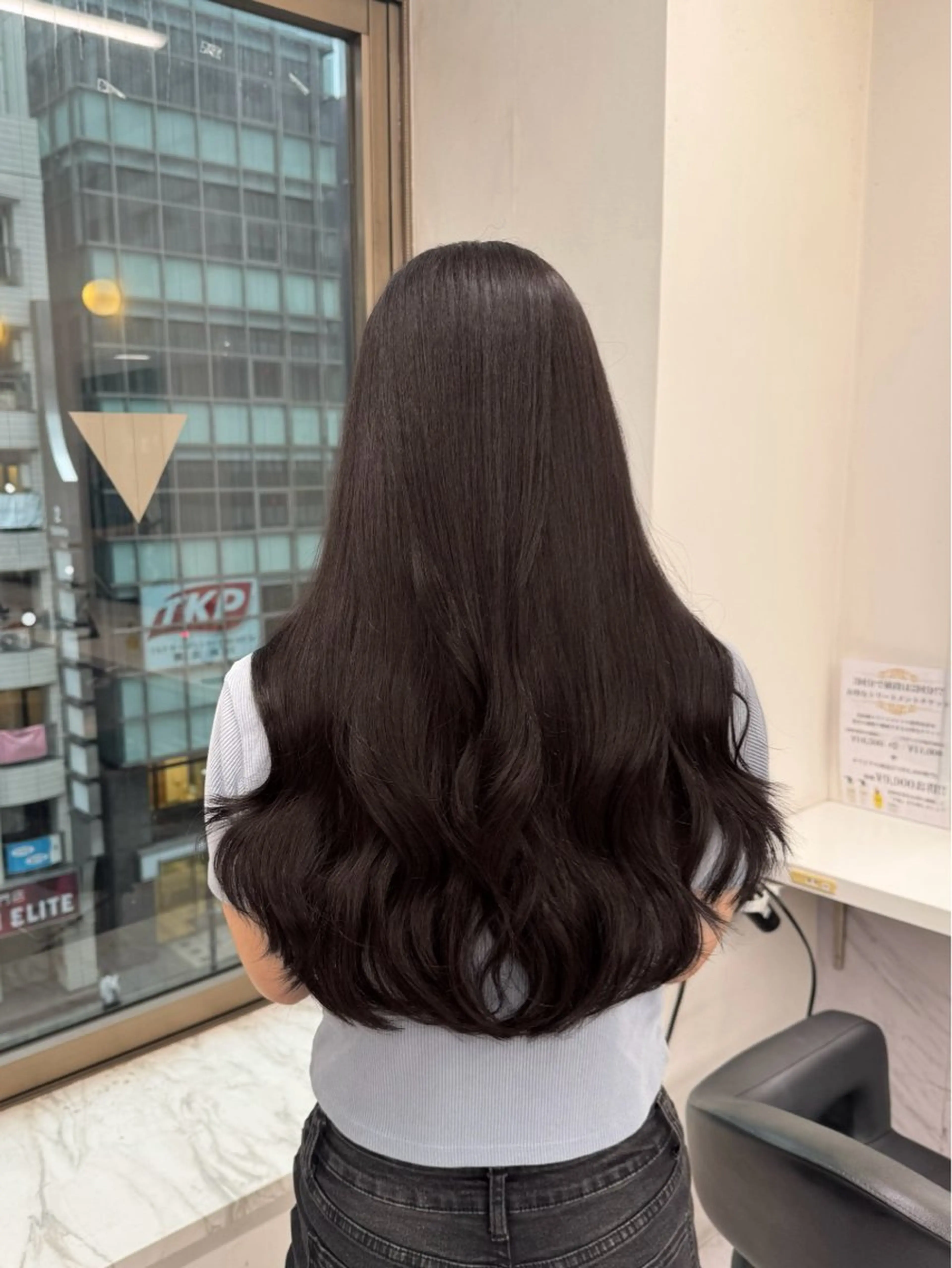 セミロング カラー ヘアアレンジ ベージュカラー 黒髪 ブリーチ ブルーカラー ブルーブラック カット ヘアカラー トリートメント ヘッドスパ ヘアセット 艶カラー の達人のヘアスタイル