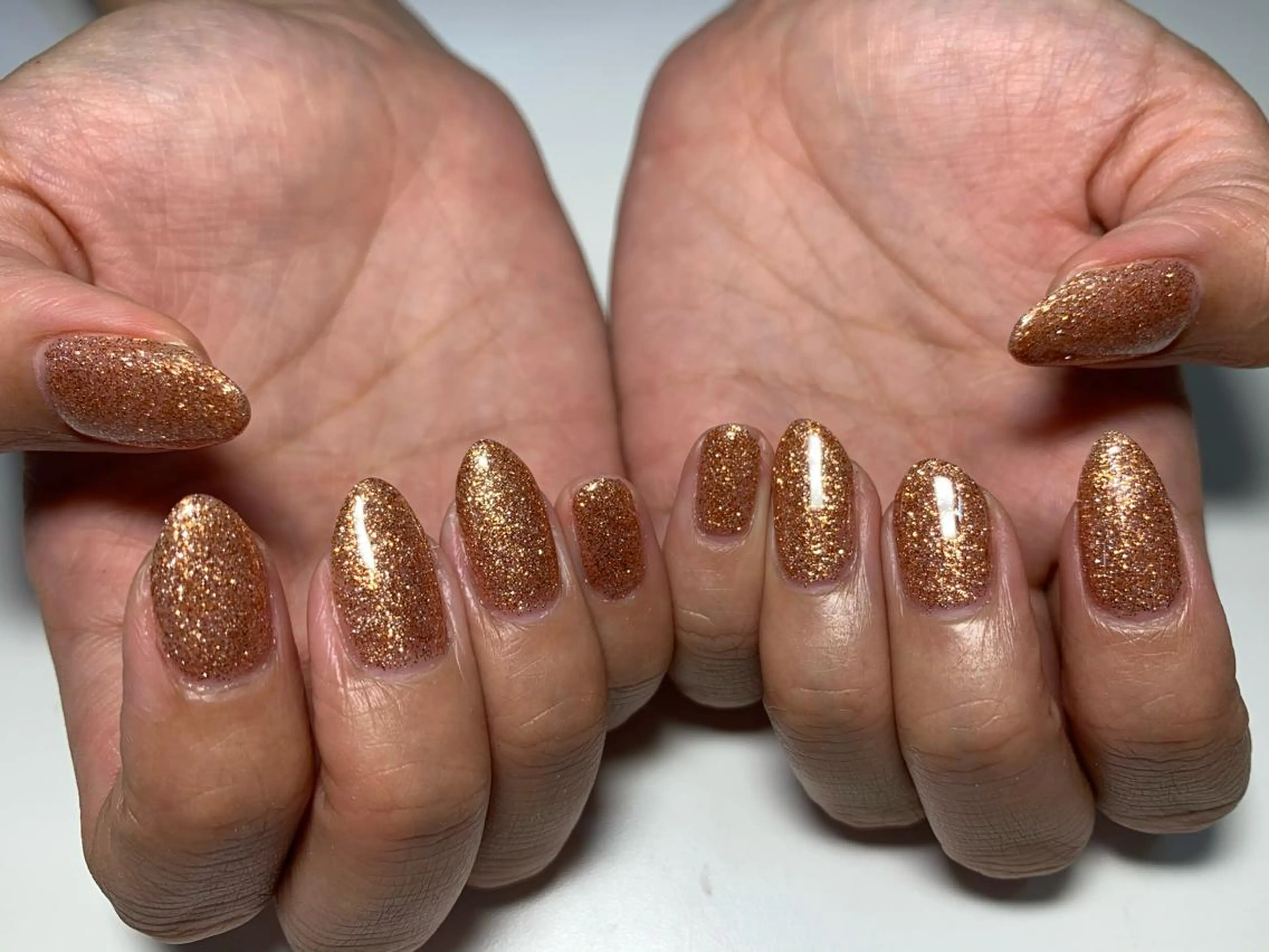 ネイル ゴールド ピンク ルリアンチッタ メンズ垢抜け特化の眉毛・アイブロウイメージ