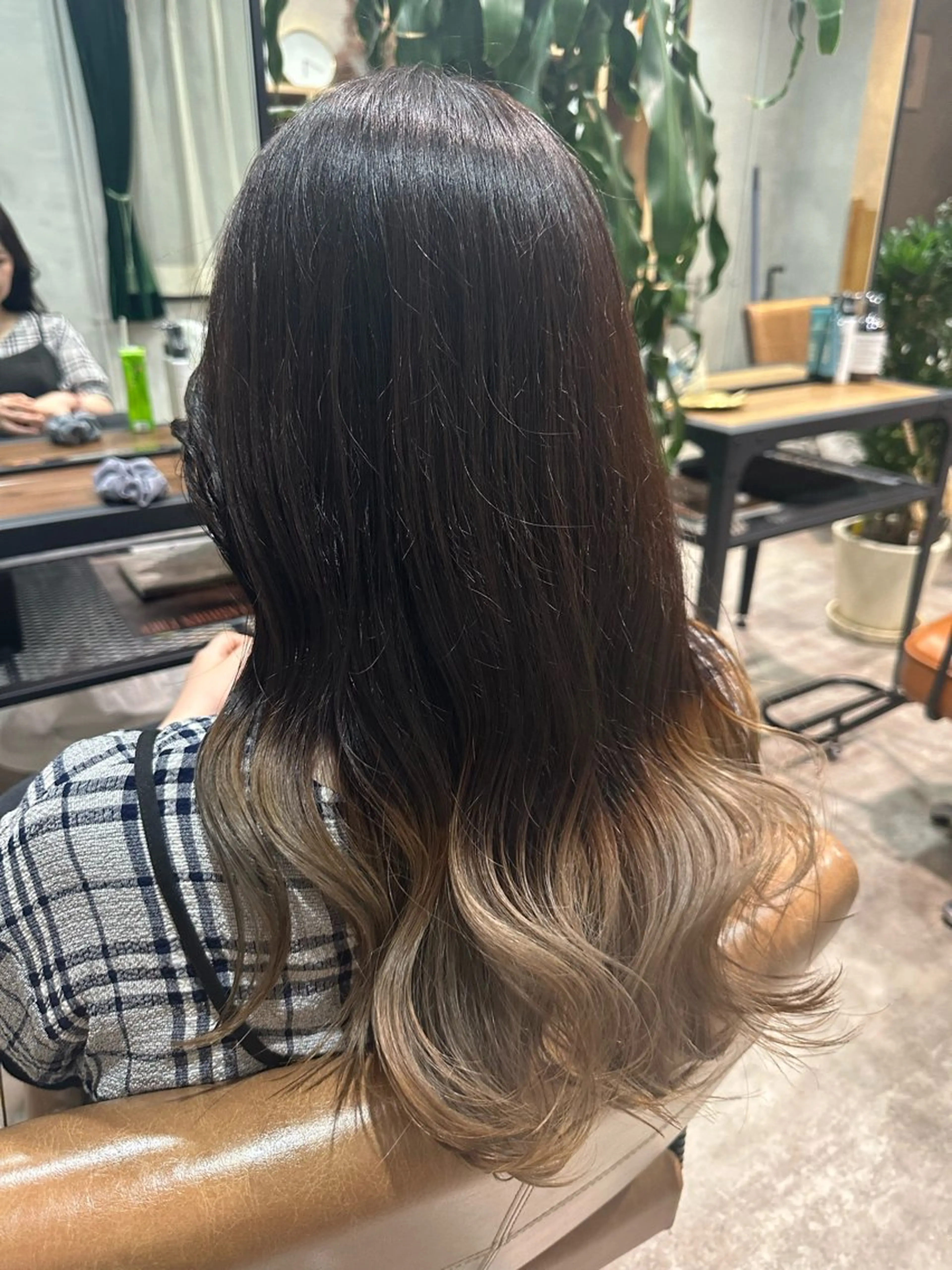 ロング ヘアカラー 大久保 優香のヘアスタイル