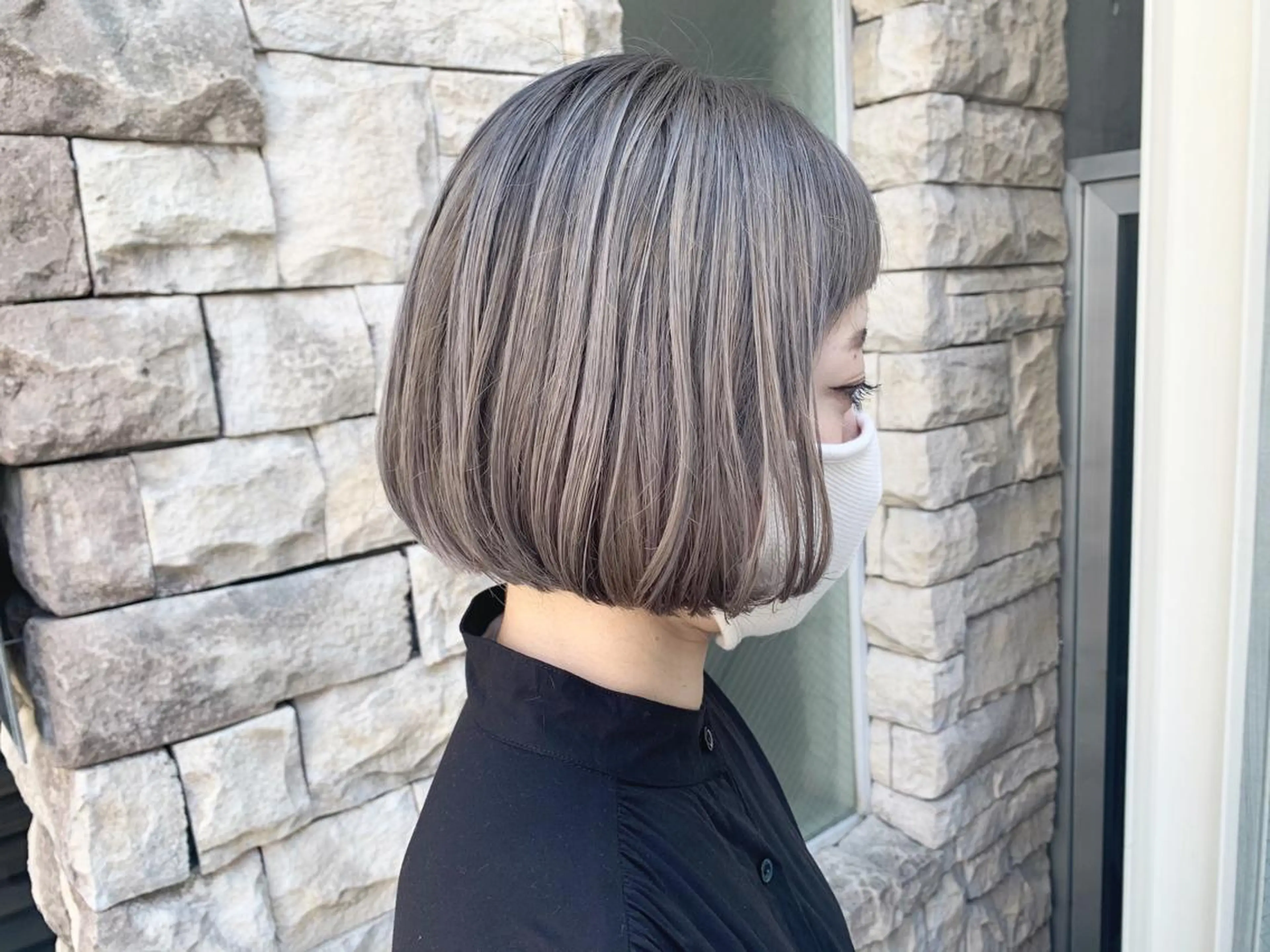 ショート カラー ブリーチ グラデーションカラー シルバー EMANON天神所属・Hitomi Ezakiのヘアスタイル