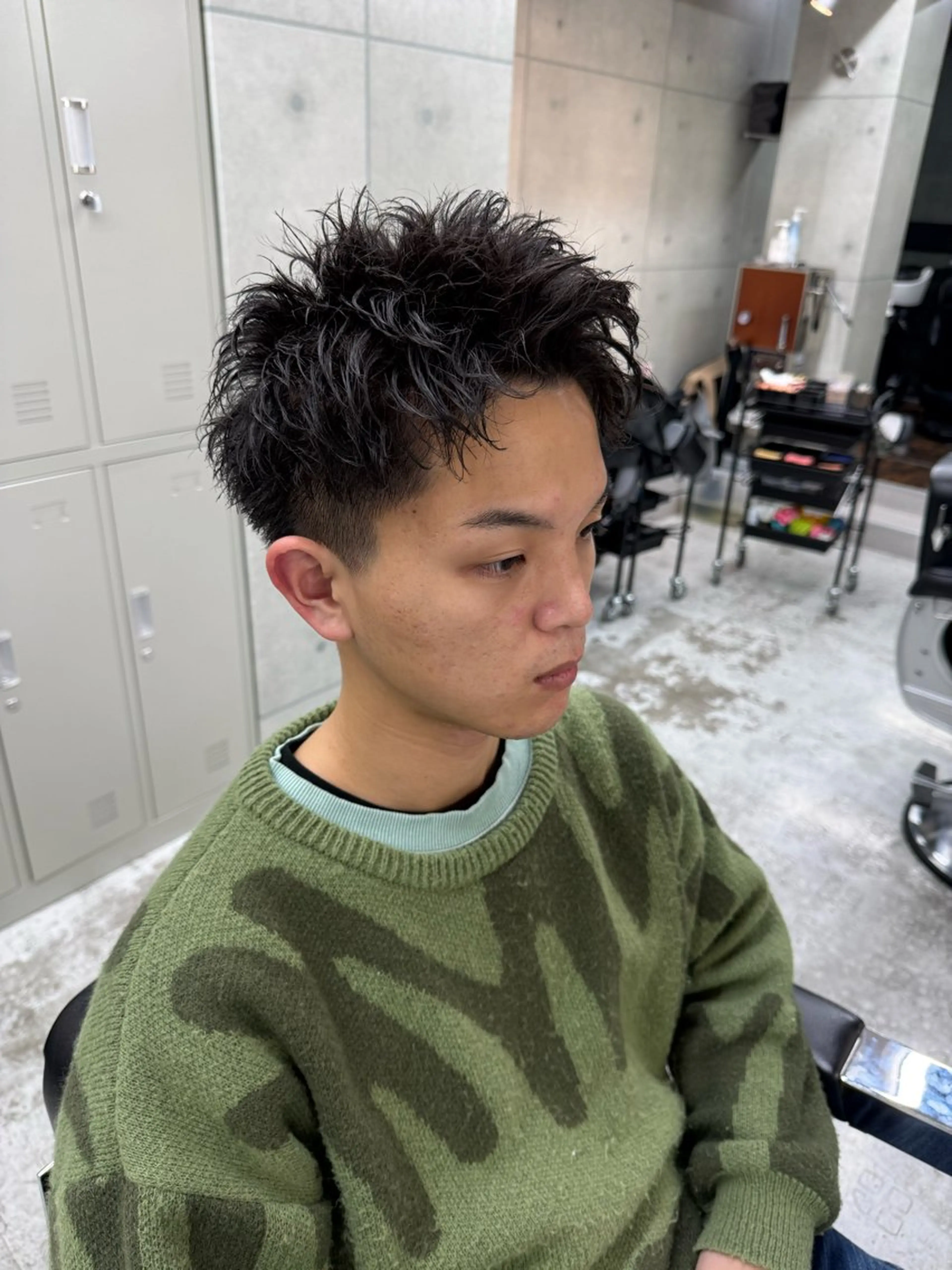 ショート パーマ メンズ メンズブリーチ センターパート フェードカット メンズパーマ スパイキーショート CHROM TOKYO A.L.T所属・【メンズ・パーマ】 藪 清正のヘアスタイル