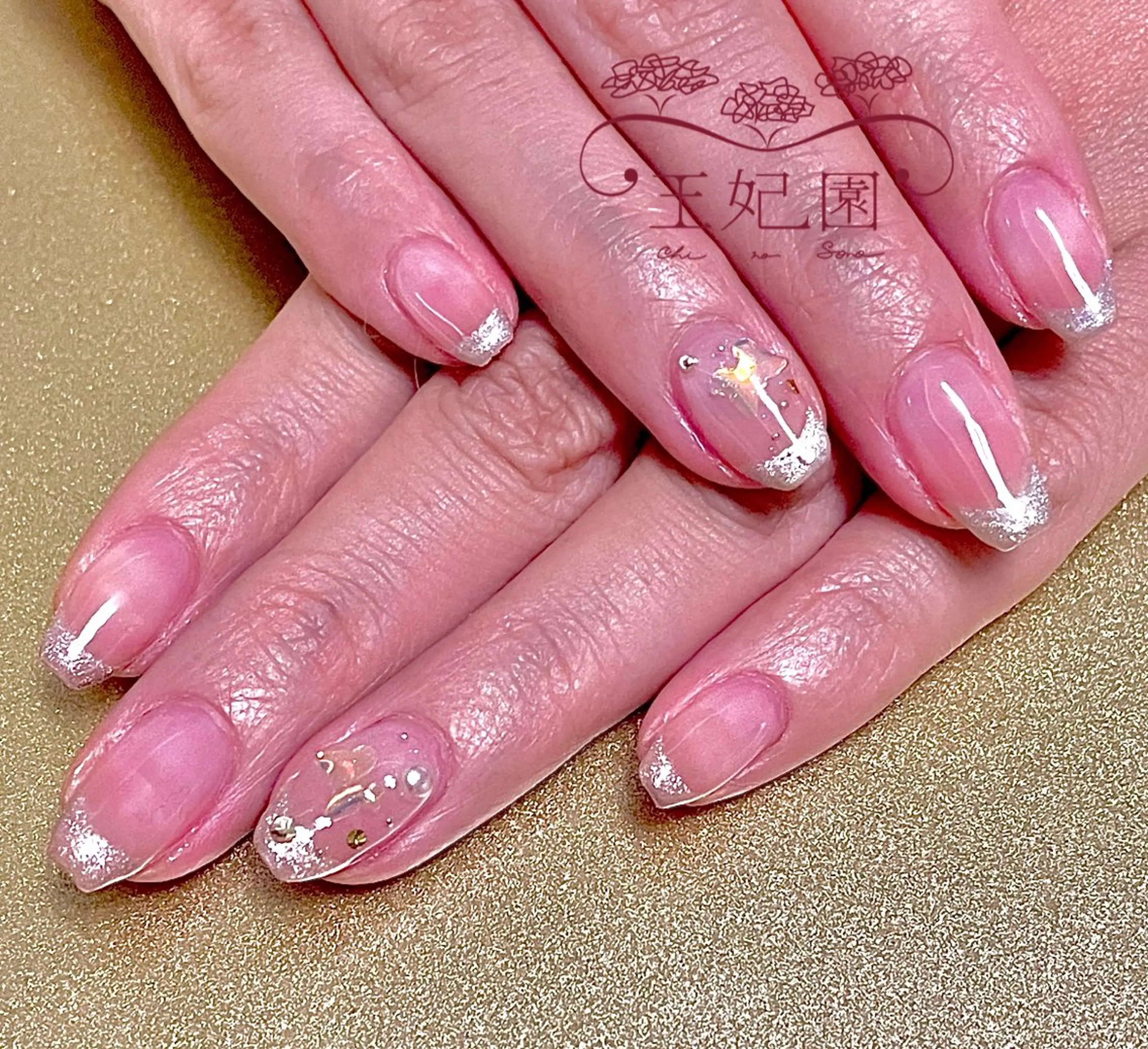 ネイル フレンチネイル マグネットネイル マグネットフレンチ 持ち込み nail salon王妃の園所属・王妃の園 ohinosonoのネイルデザイン