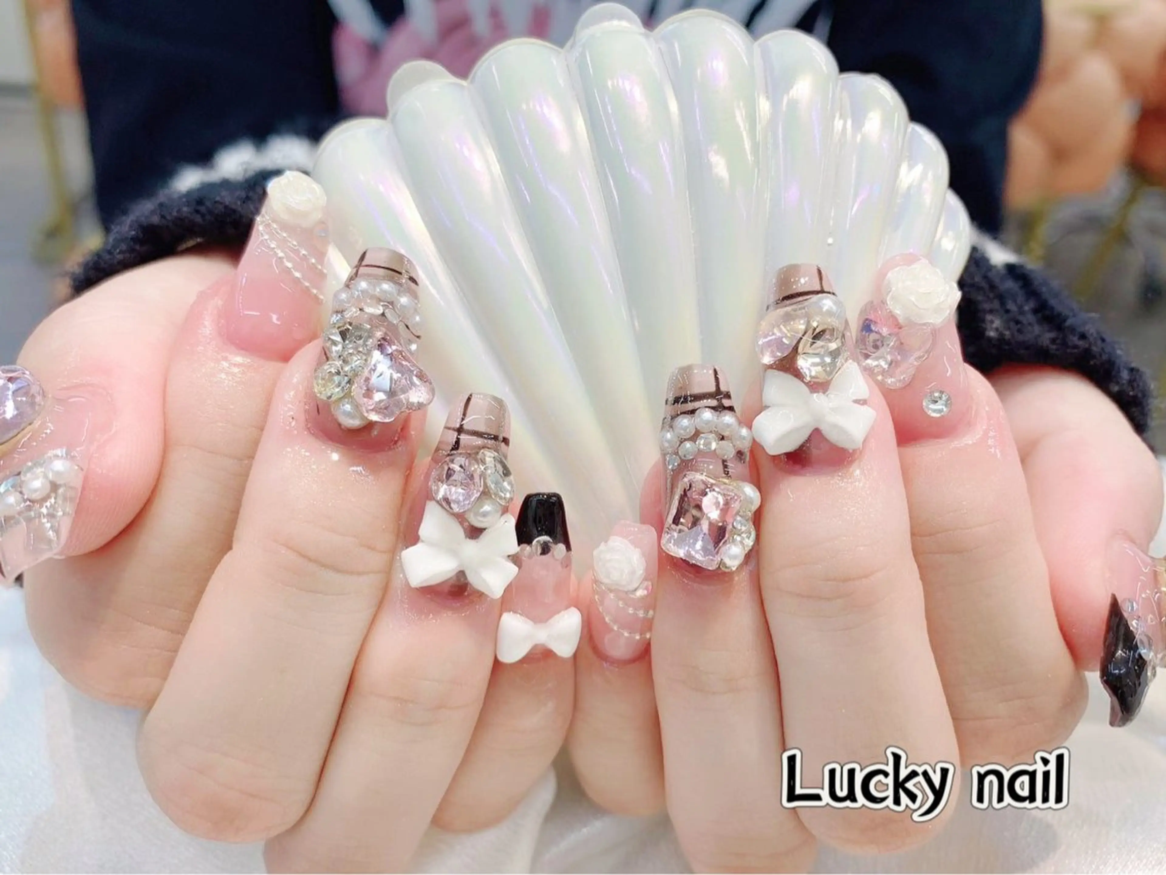 ネイル アートネイル チークネイル 長さ出し ジェルネイル マグネットネイル Lucky nail  小林和希のネイルデザイン