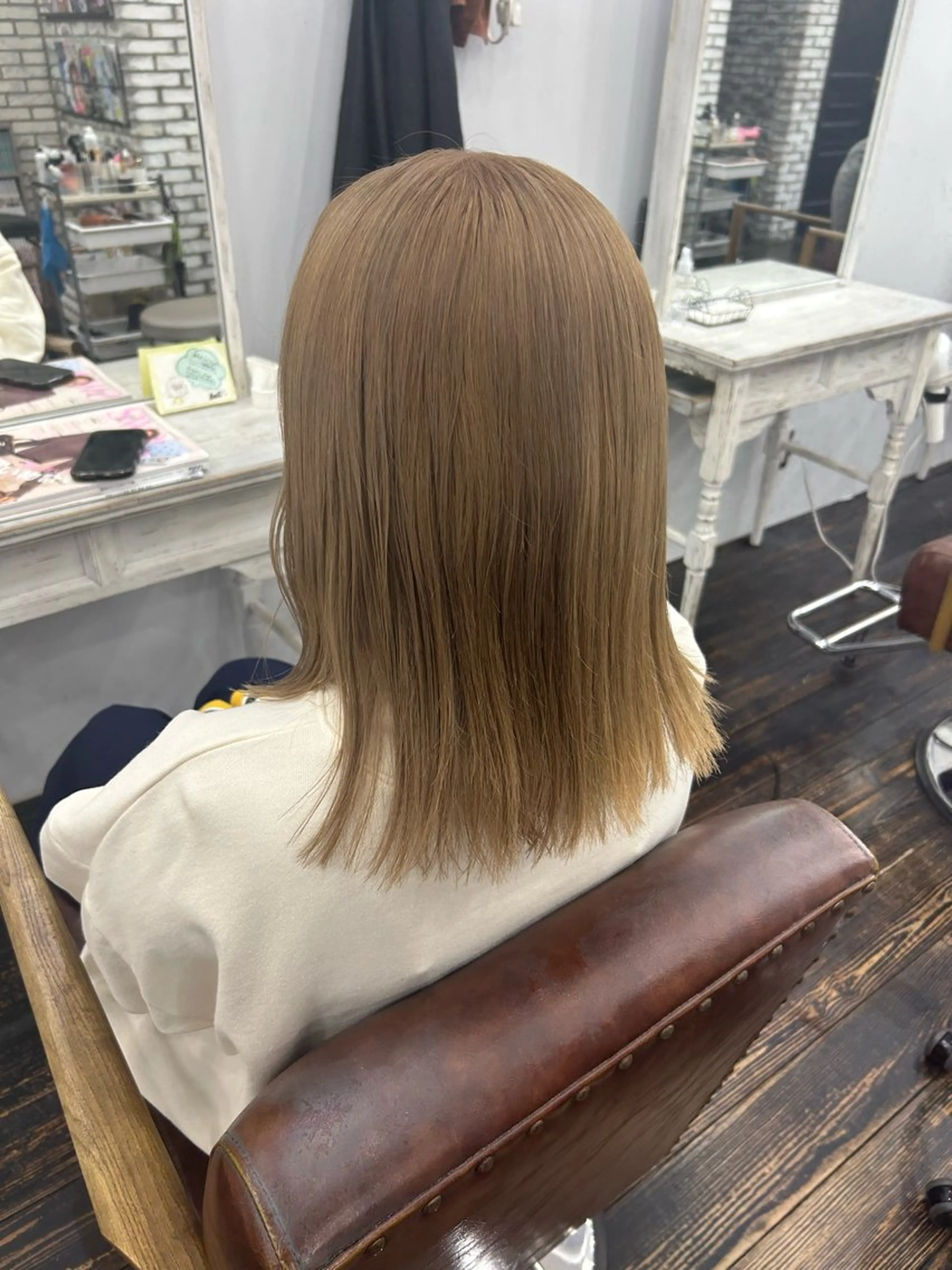 セミロング カラー レイヤー ハイトーン 暖色⭐︎KANAKOのヘアスタイル