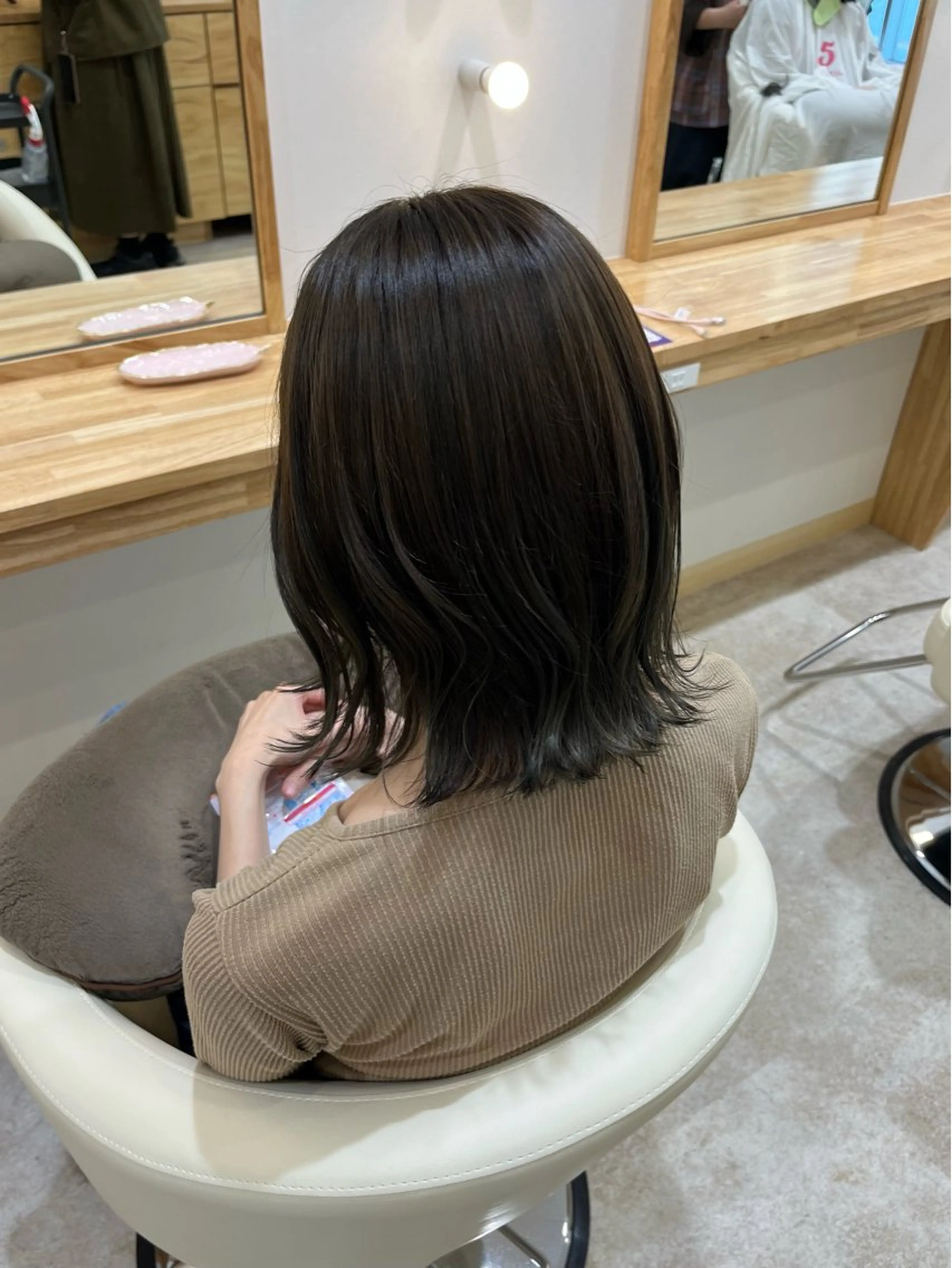 ショート カラー ブラウンカラー 透明感カラー オリーブブラウン くびれヘア 顔まわり/オフィス カラー/青栁優🔆のヘアスタイル