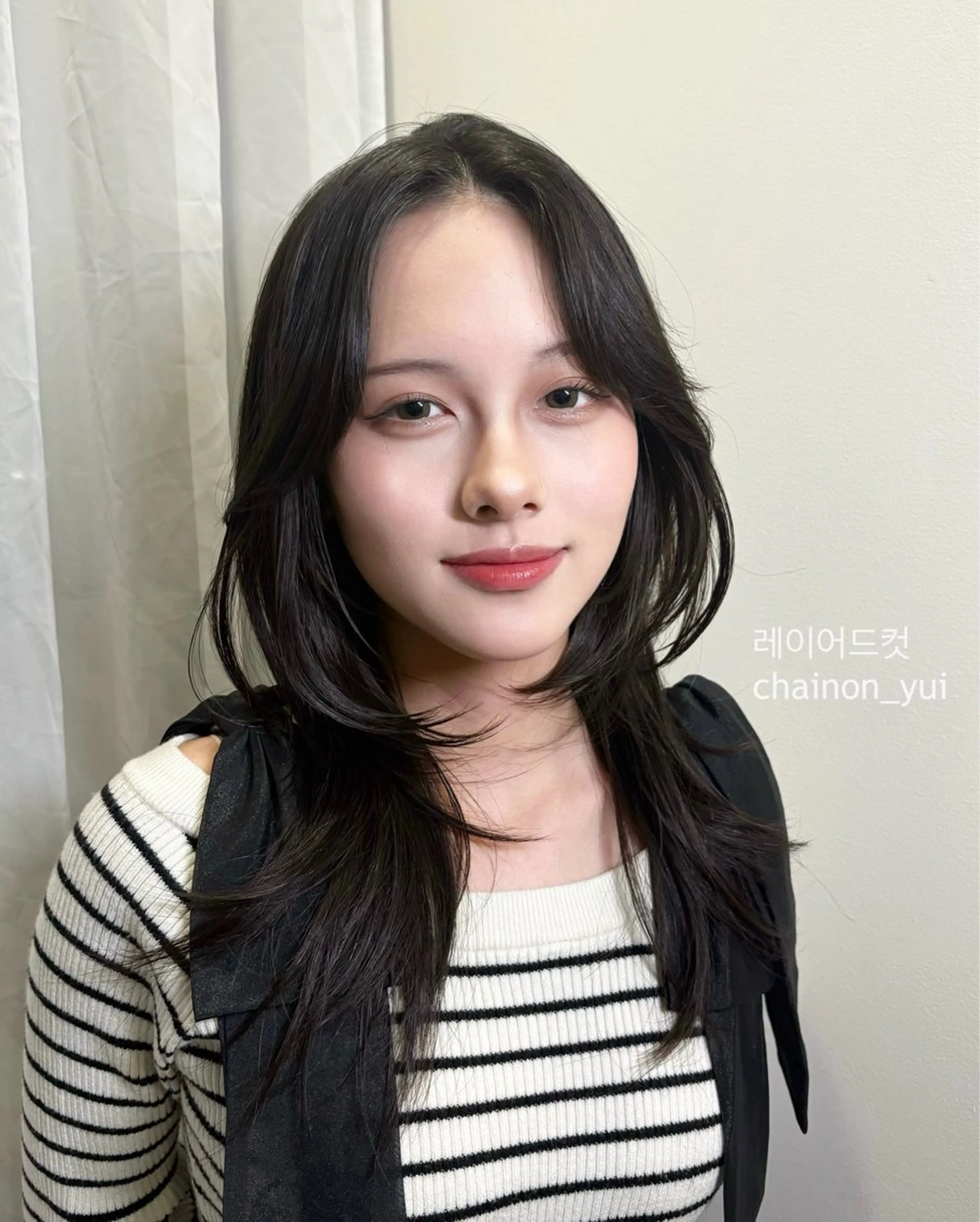 セミロング カット ヘアカラー YUI レイヤー/韓国ヘアのヘアスタイル